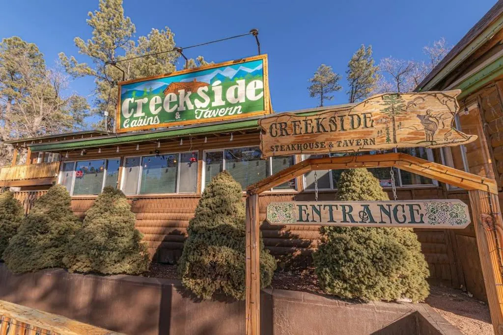 Forest Cabin 3 Bear's Den