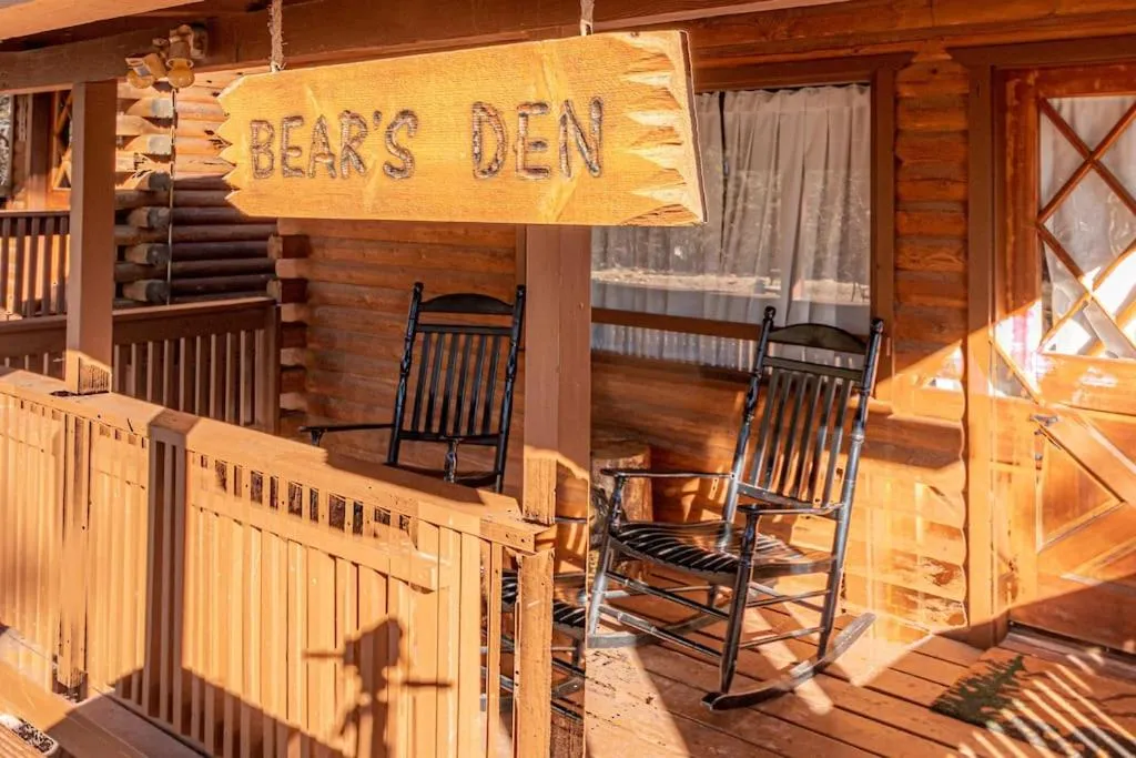 Forest Cabin 3 Bear's Den