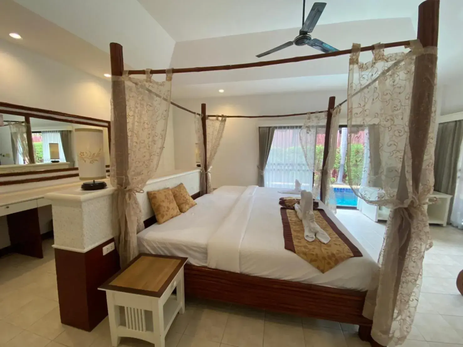Bed in Villa Raya Resort Private Pool Villas Bed in Villa Raya Resort Private Pool Villas