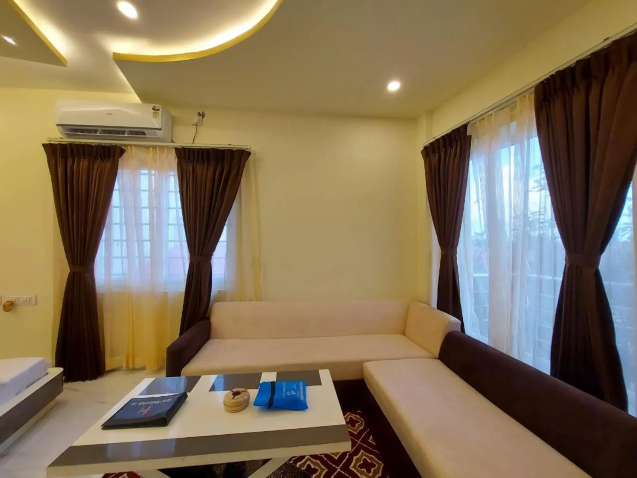 Bed in Hindusthan Inn - On Beach