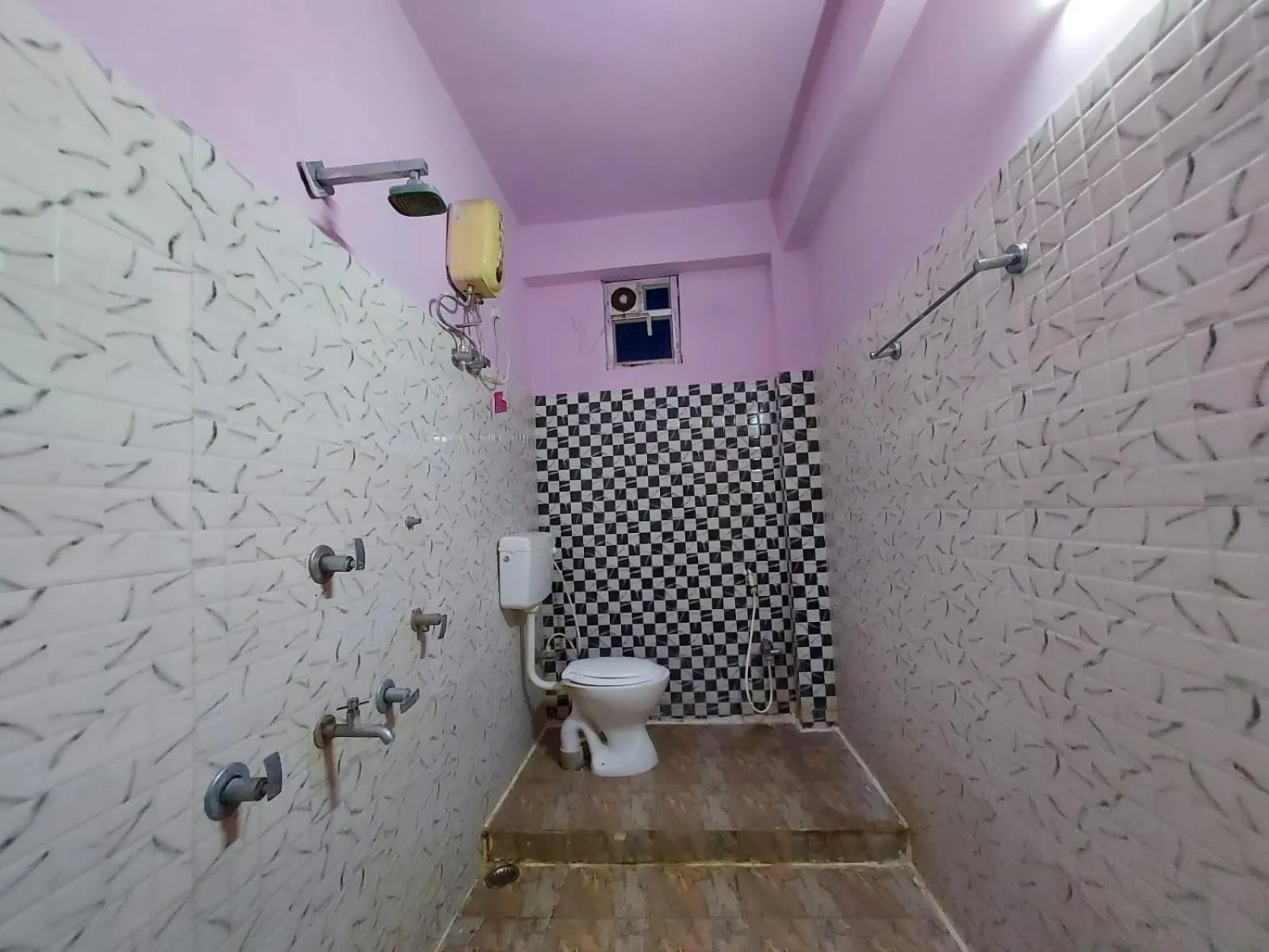 Shower in Hindusthan Inn - On Beach