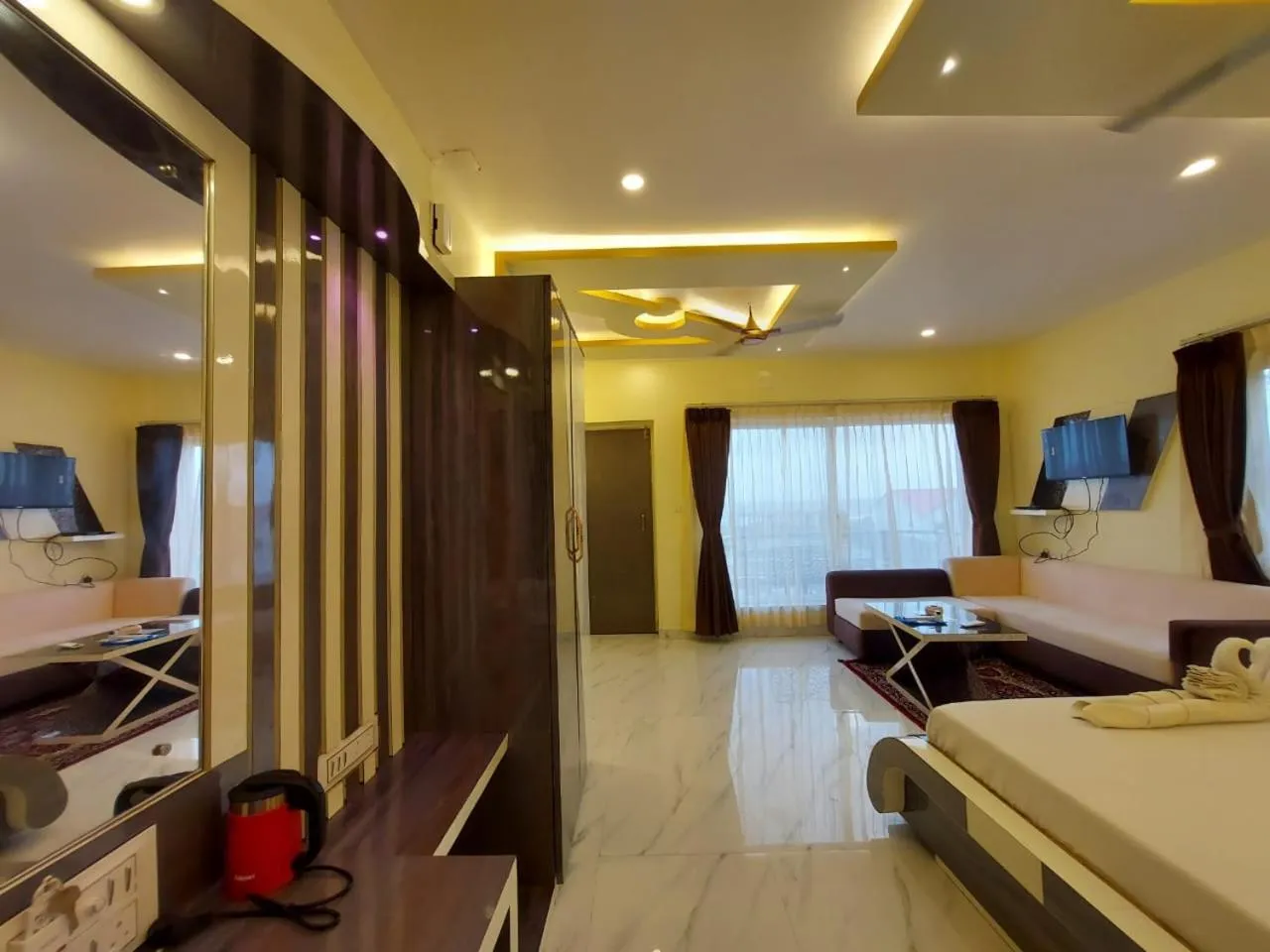 Bed in Hindusthan Inn - On Beach