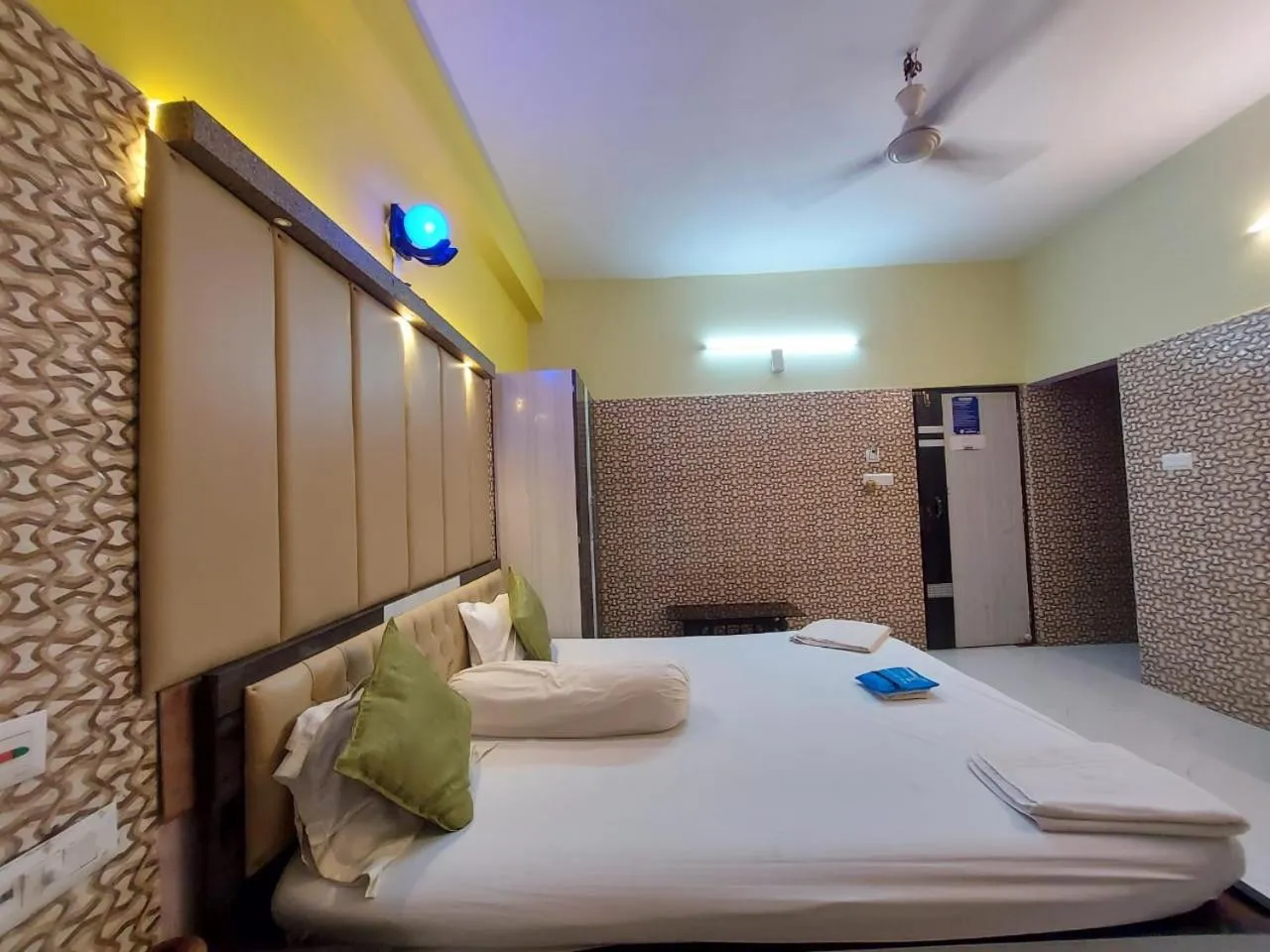 Bed in Hindusthan Inn - On Beach