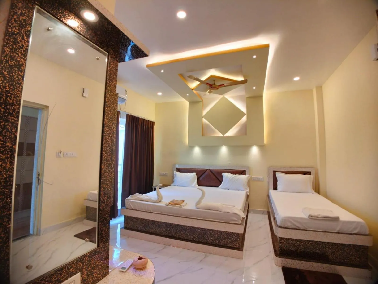 Bed in Hindusthan Inn - On Beach