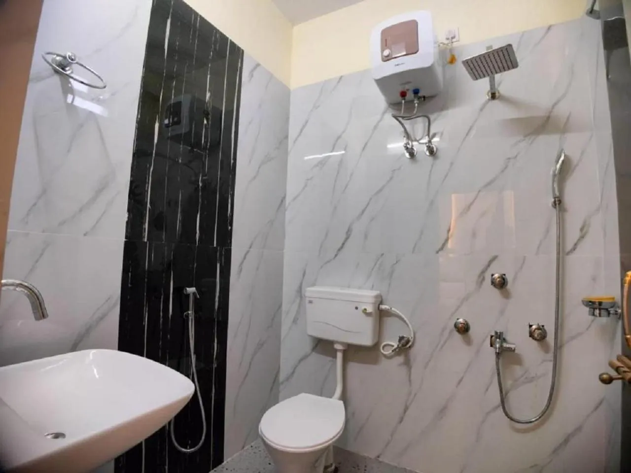 Bathroom in Hindusthan Inn - On Beach