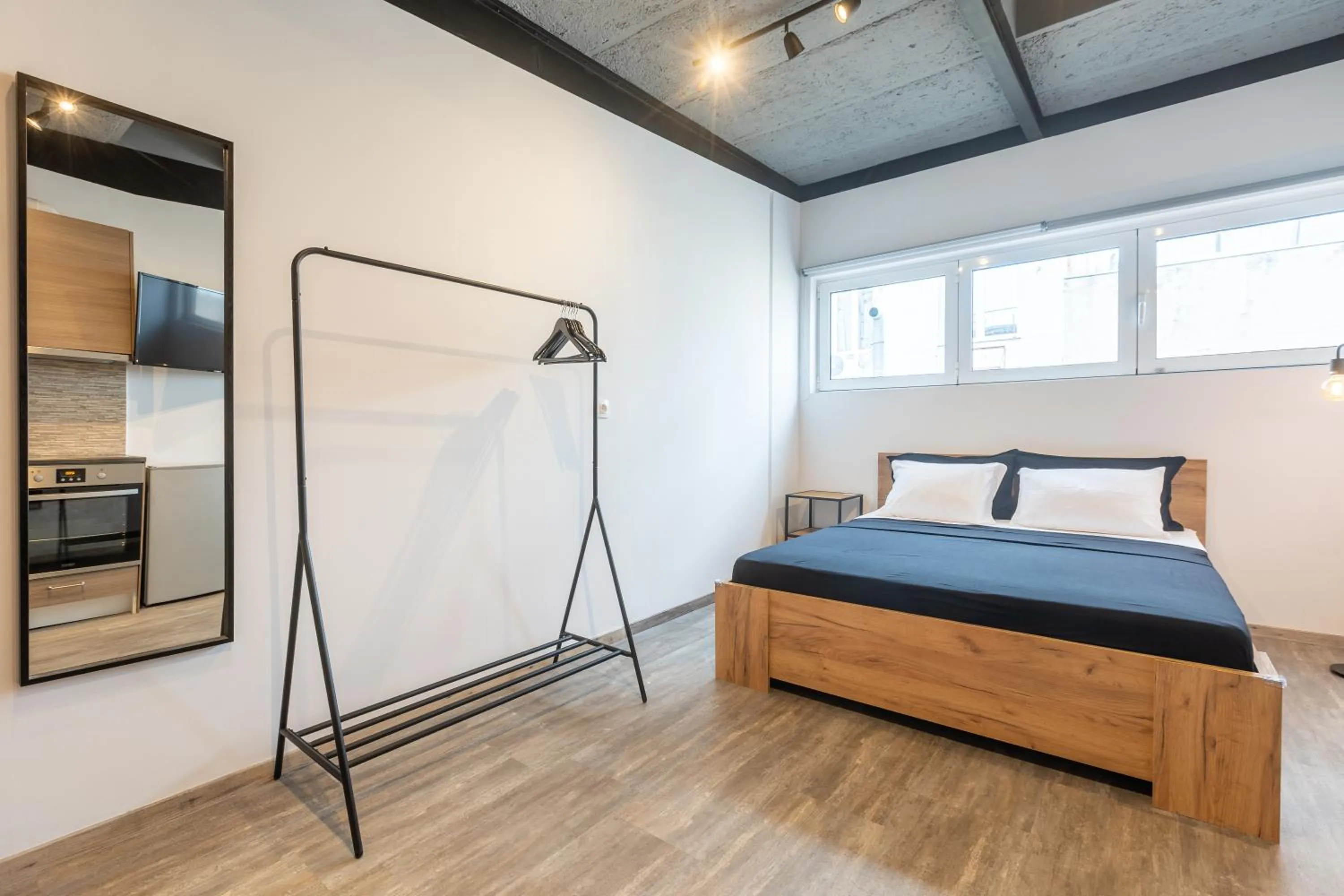 Photo of the whole room, Bed in Ermoo Athens Modern Living