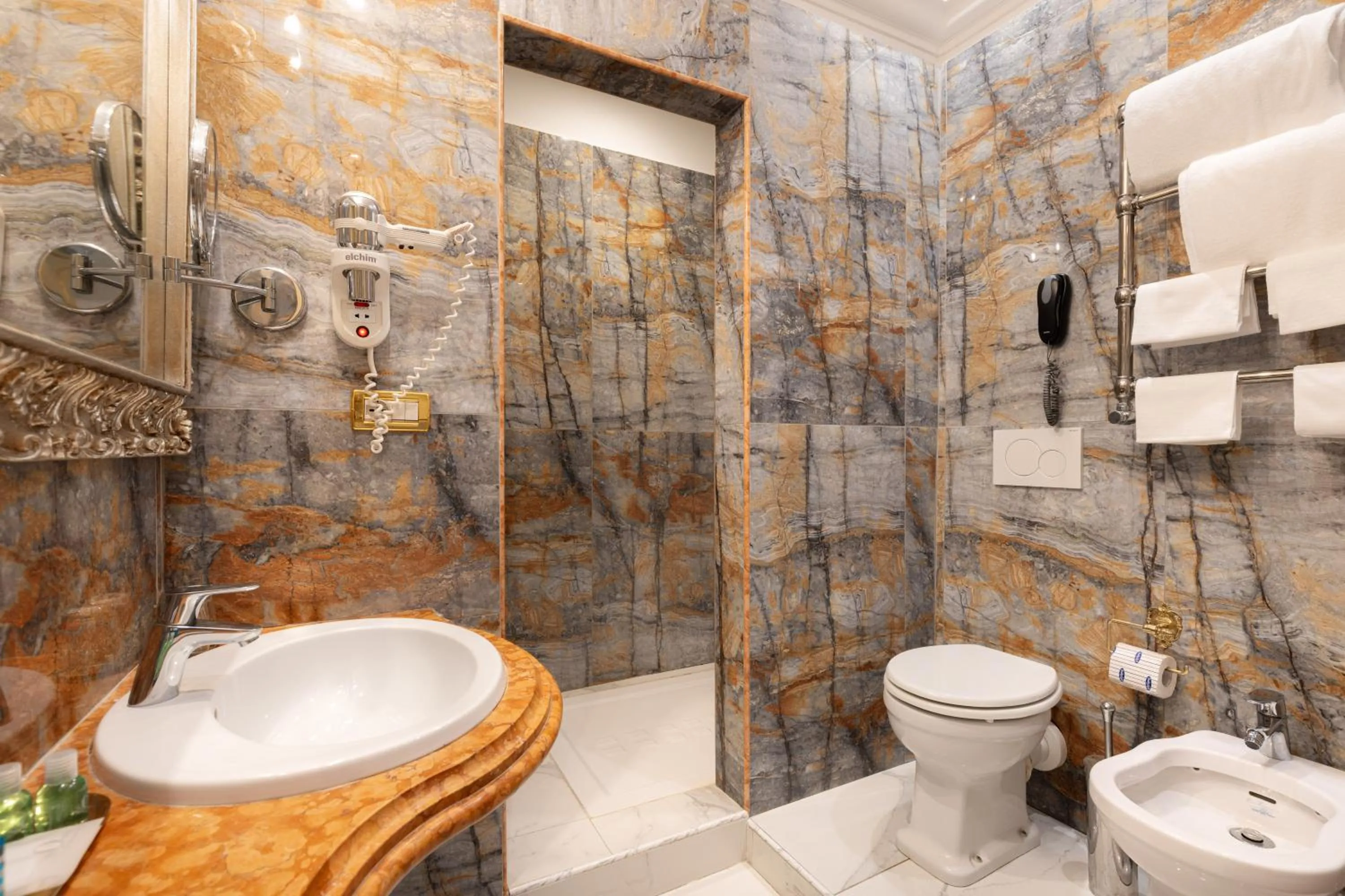 Shower in Romanico Palace Luxury Hotel & SPA