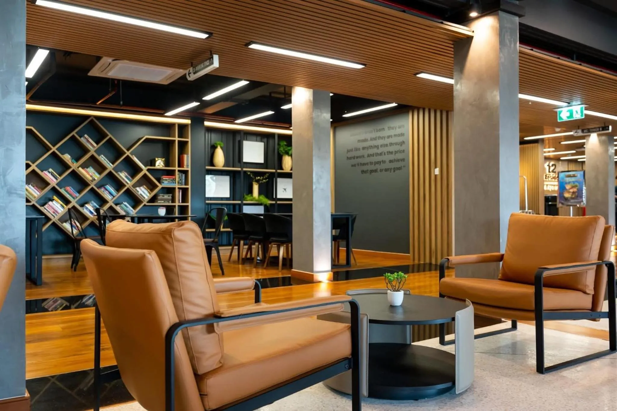 Lobby or reception in 12 The Residence Hotel at Don Mueang Airport