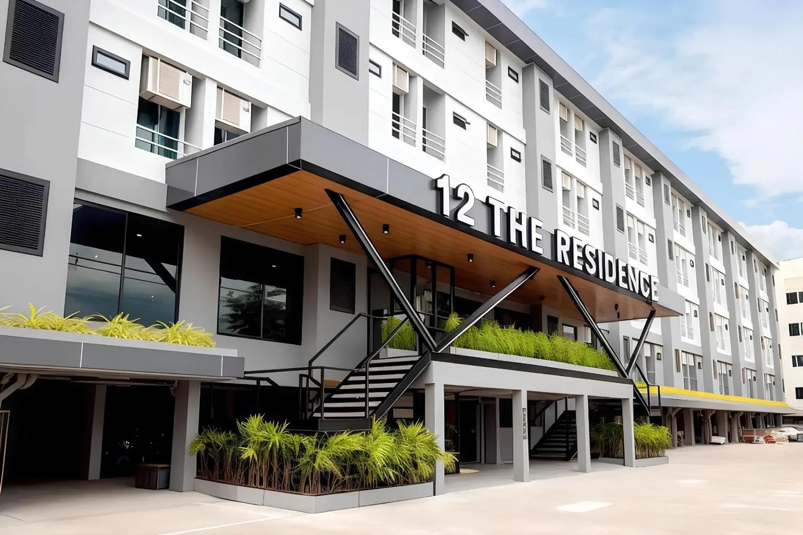 Property building in 12 The Residence Hotel at Don Mueang Airport Property building in 12 The Residence Hotel at Don Mueang Airport