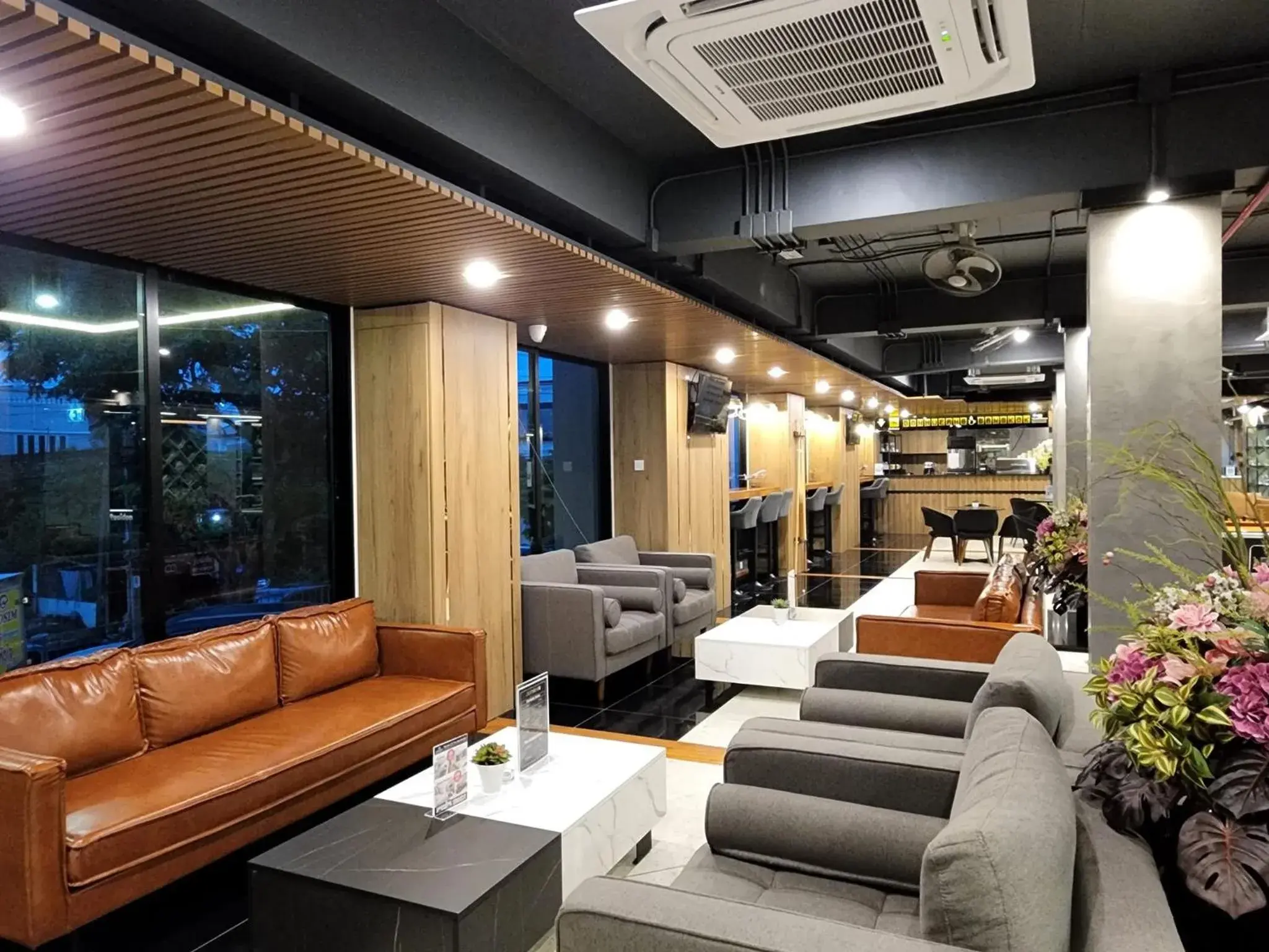 Lobby or reception in 12 The Residence Hotel at Don Mueang Airport Lobby or reception in 12 The Residence Hotel at Don Mueang Airport