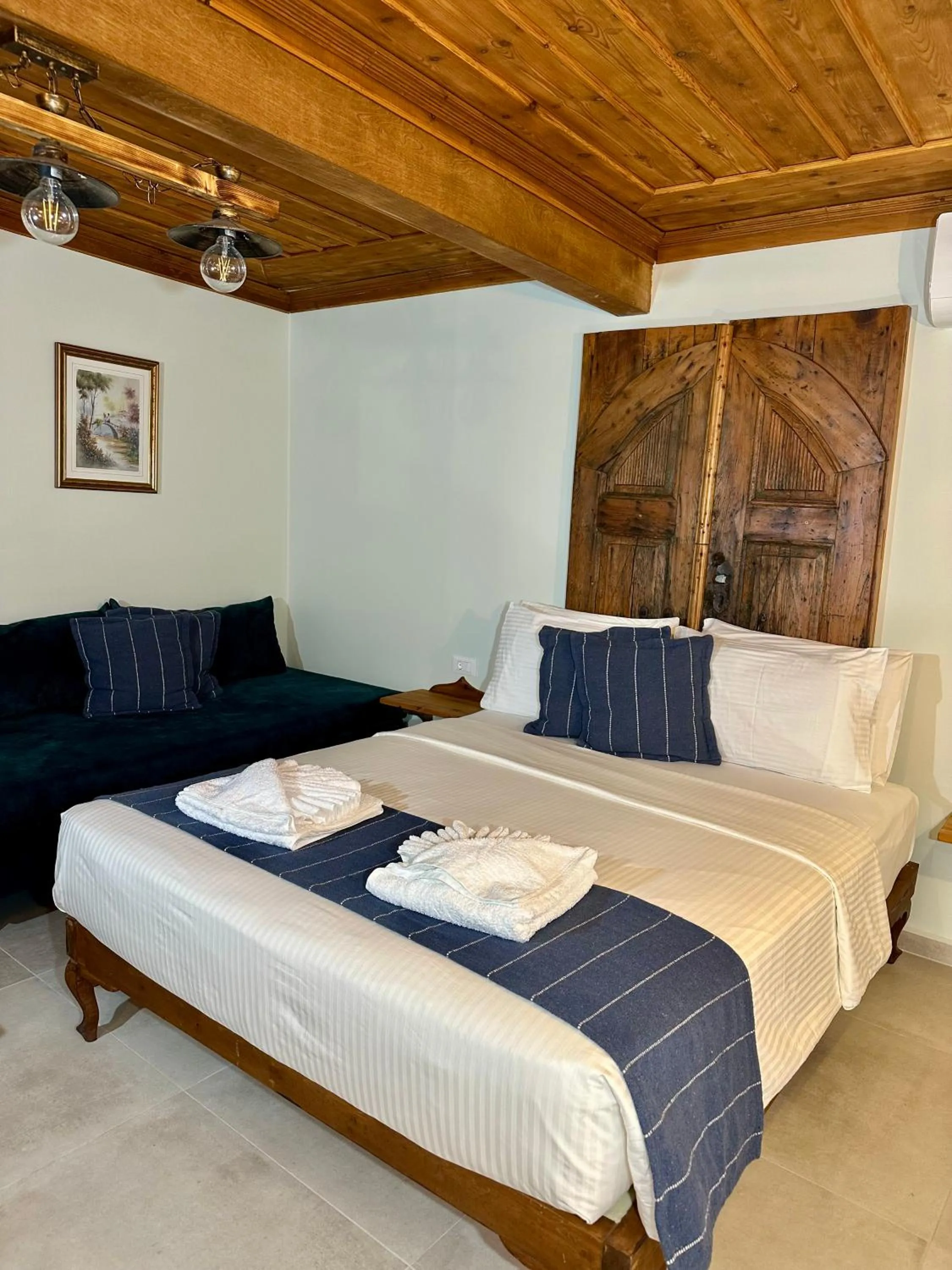 Bed in Midgard Suites (Medieval Town)