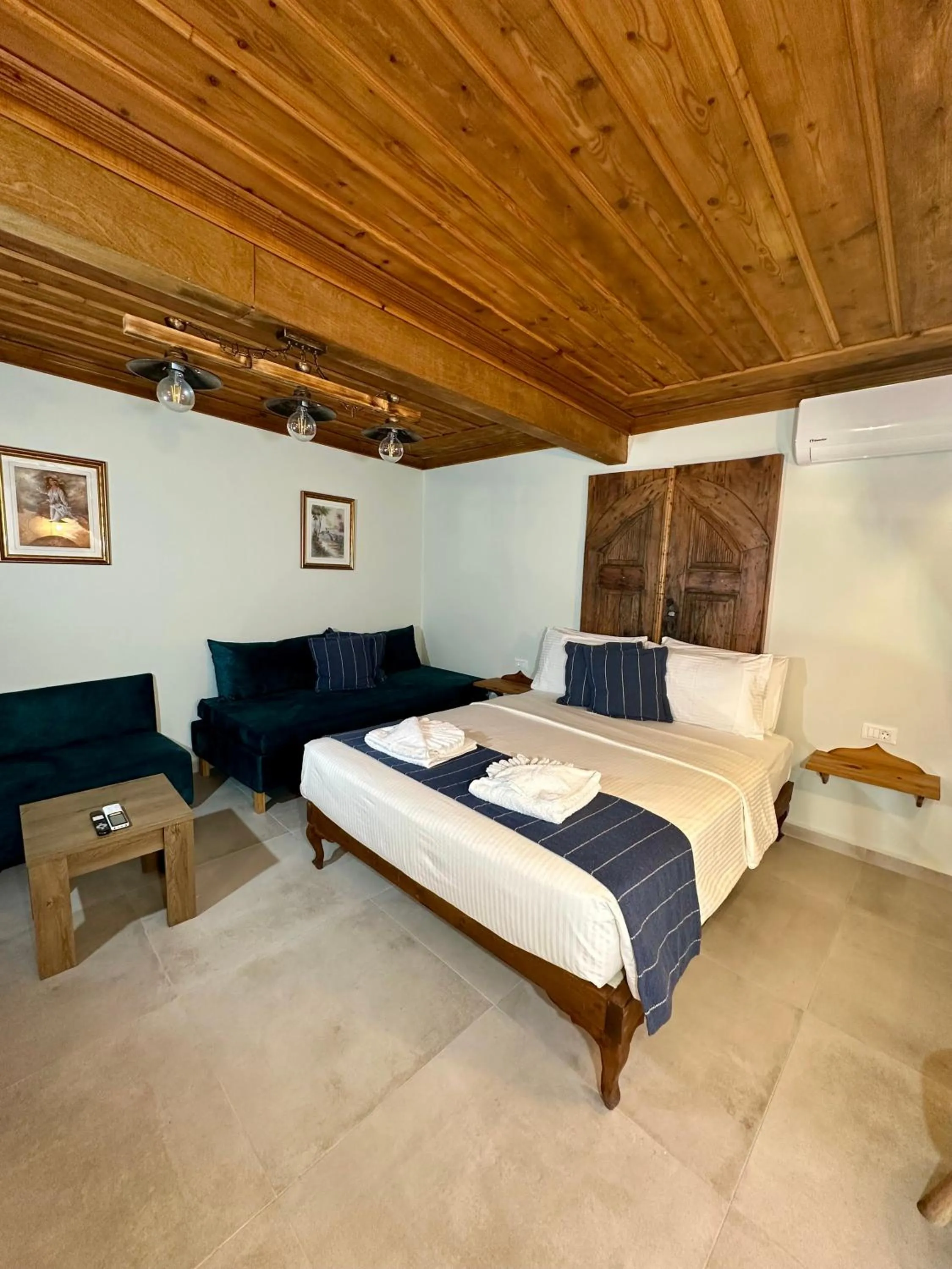 Photo of the whole room in Midgard Suites (Medieval Town)