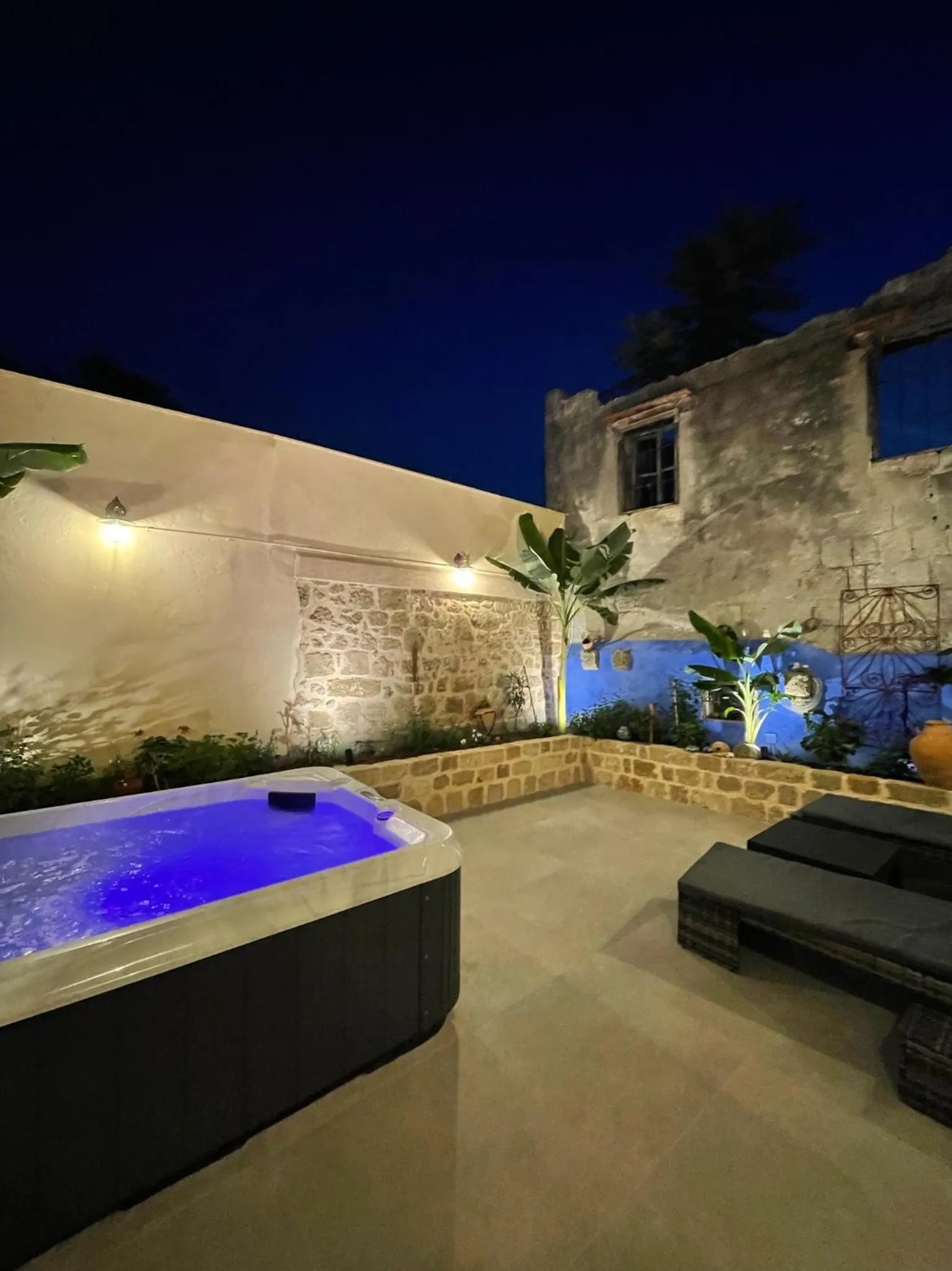 Night in Midgard Suites (Medieval Town)