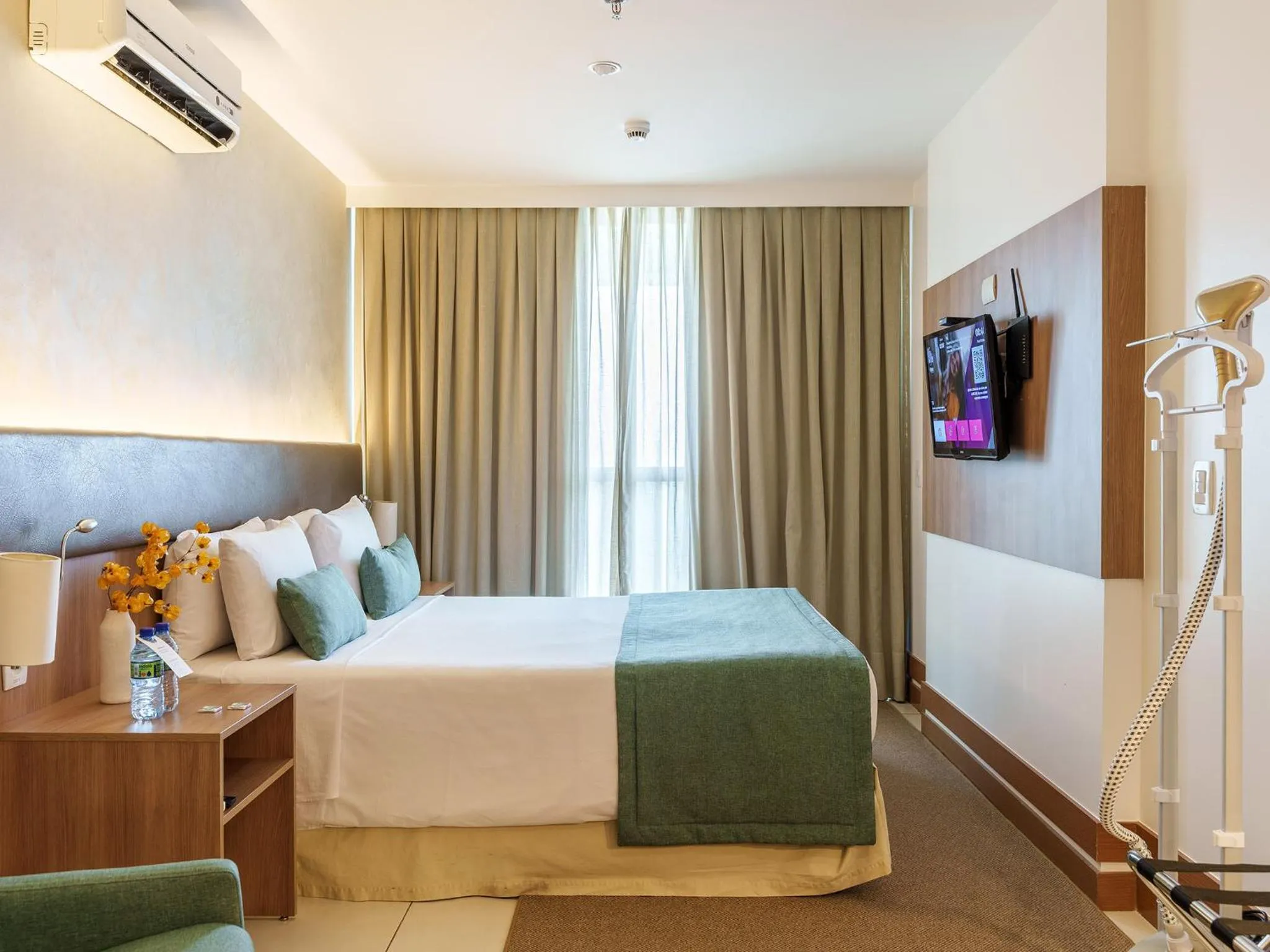 Bedroom, Bed in Athos Bulcão Hplus Executive