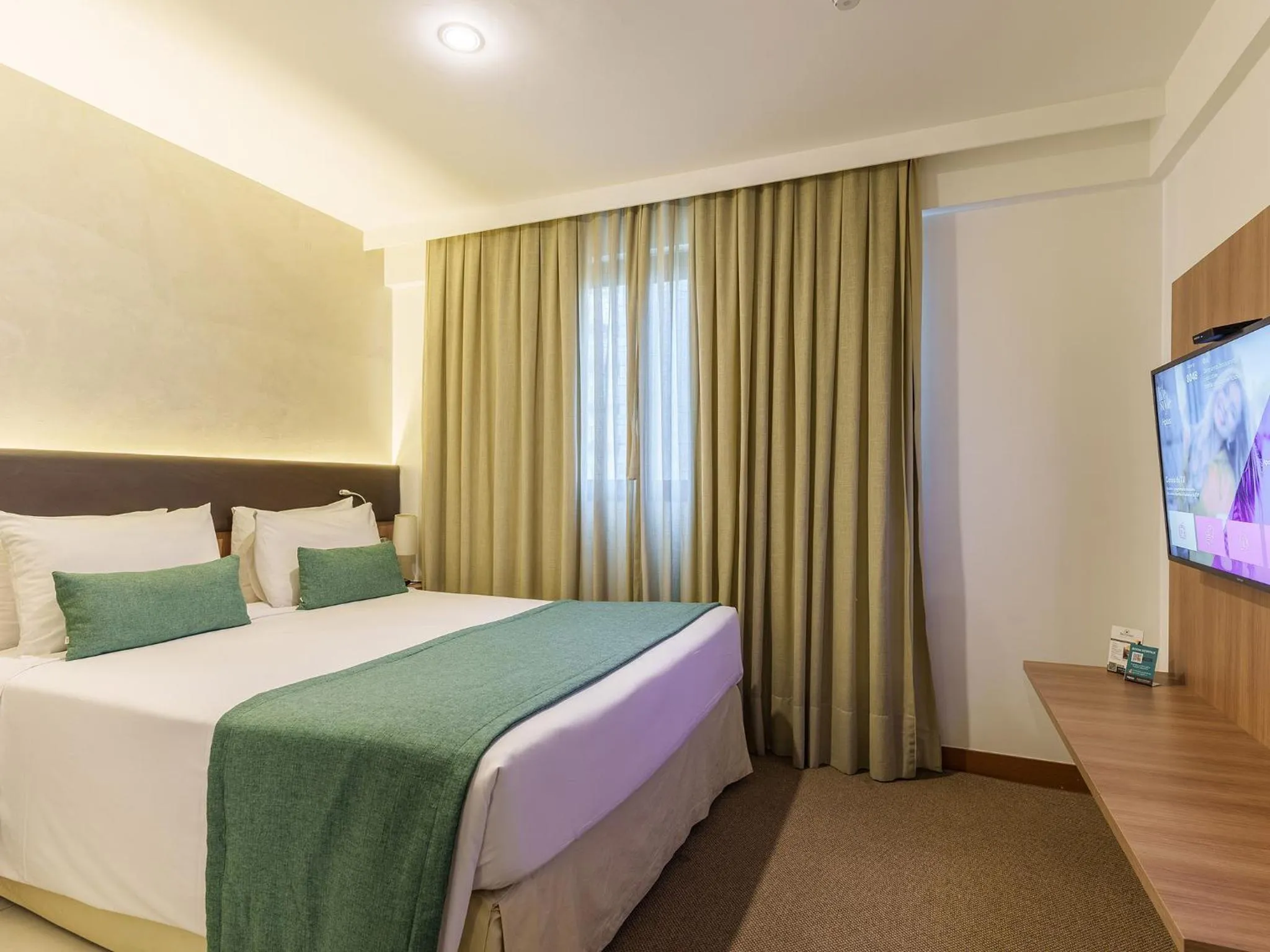 Bed in Athos Bulcão Hplus Executive