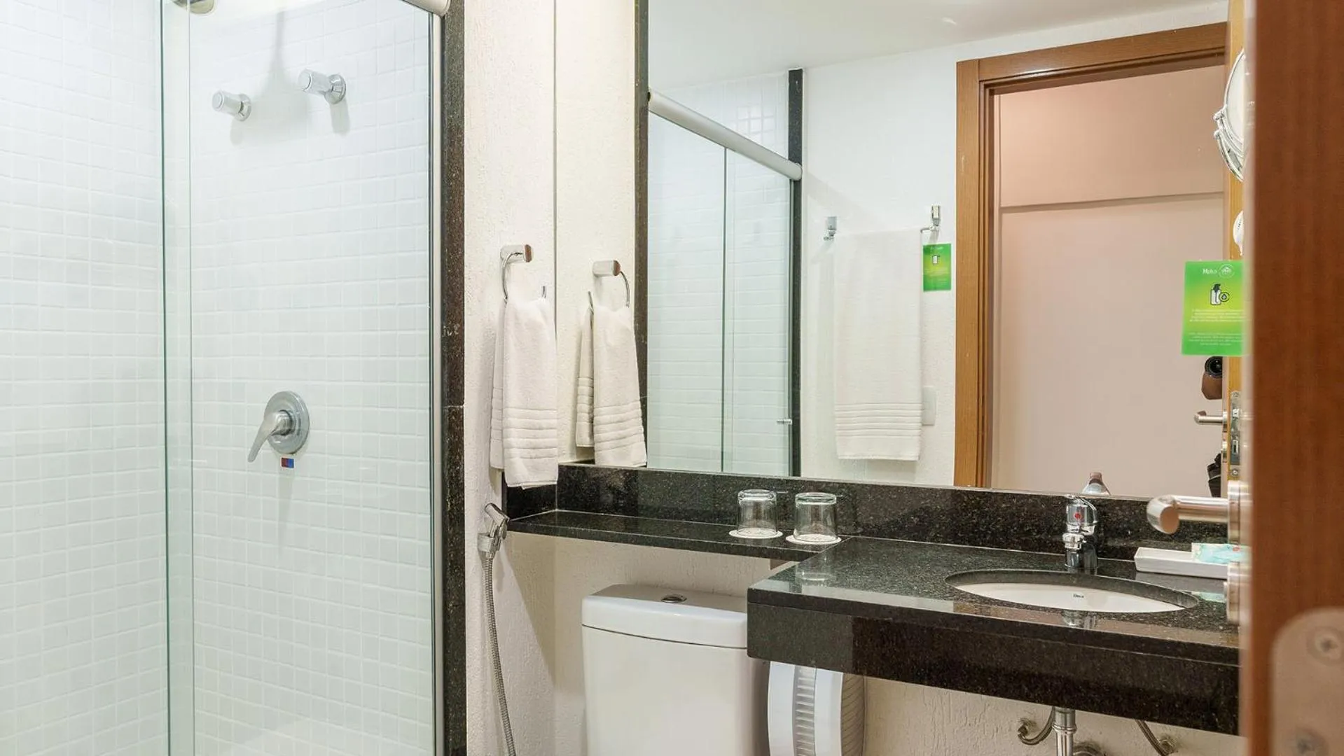 Bathroom in Athos Bulcão Hplus Executive