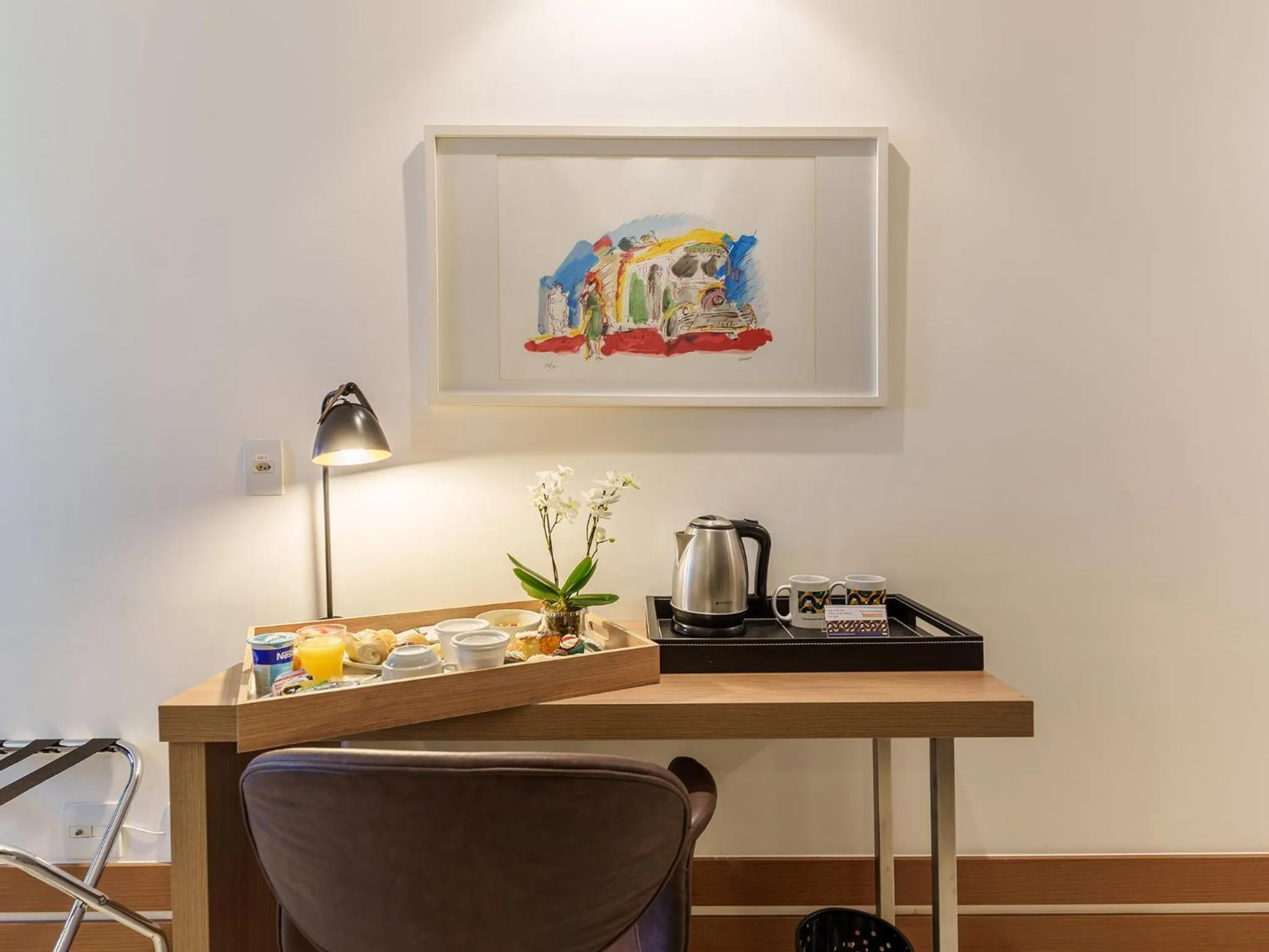 Dining area in Athos Bulcão Hplus Executive