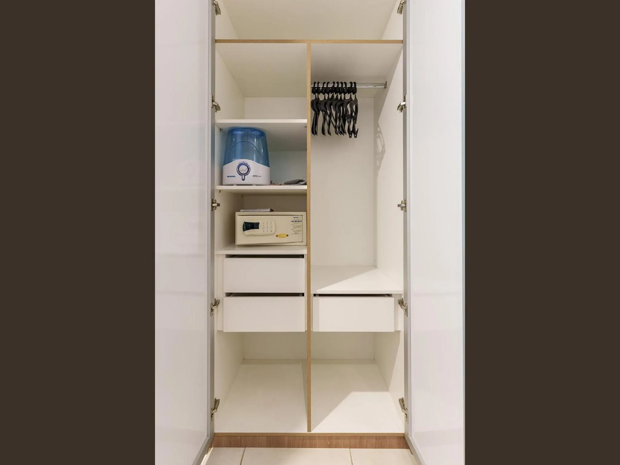 safe in Athos Bulcão Hplus Executive