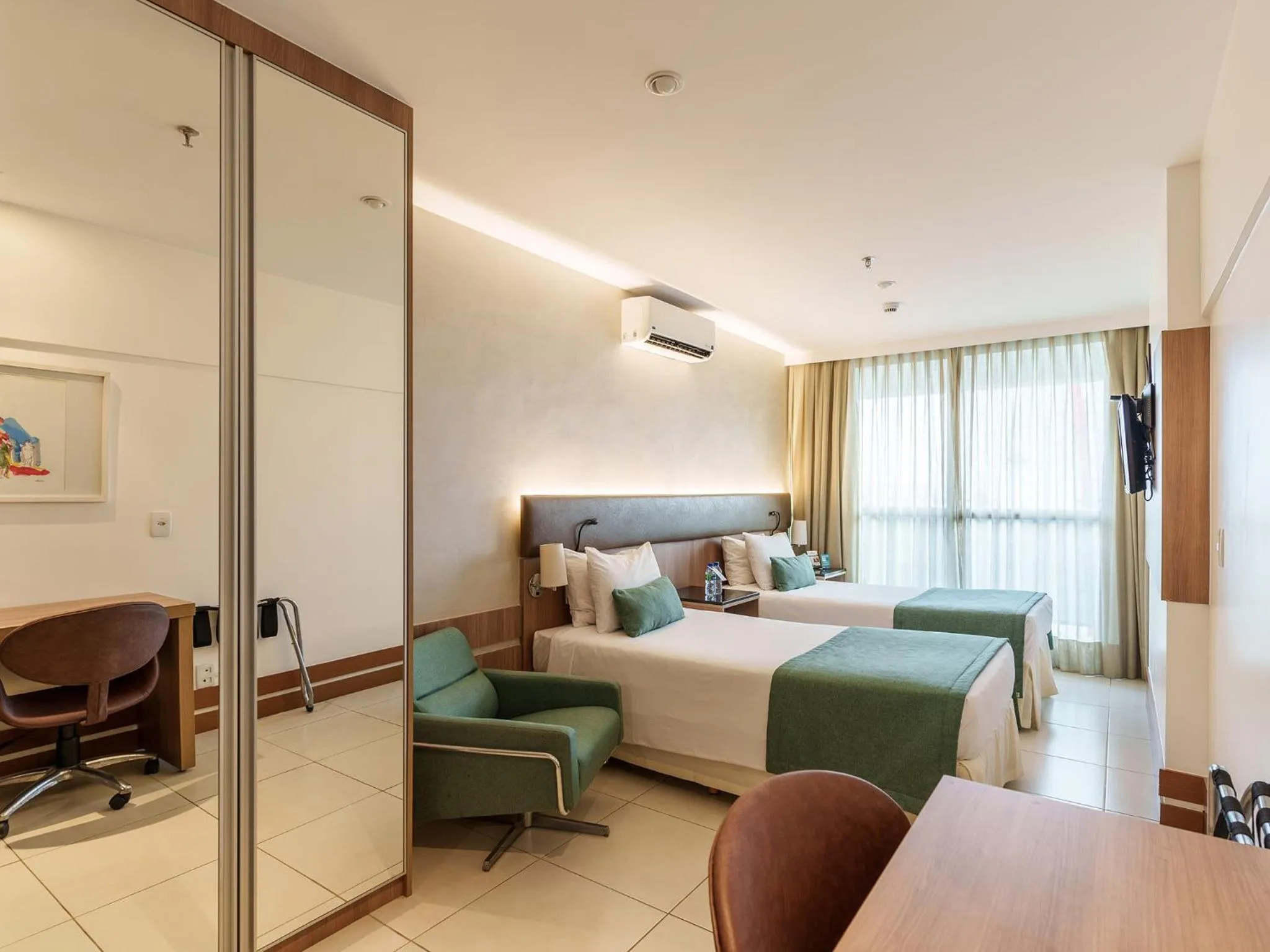 Bed in Athos Bulcão Hplus Executive