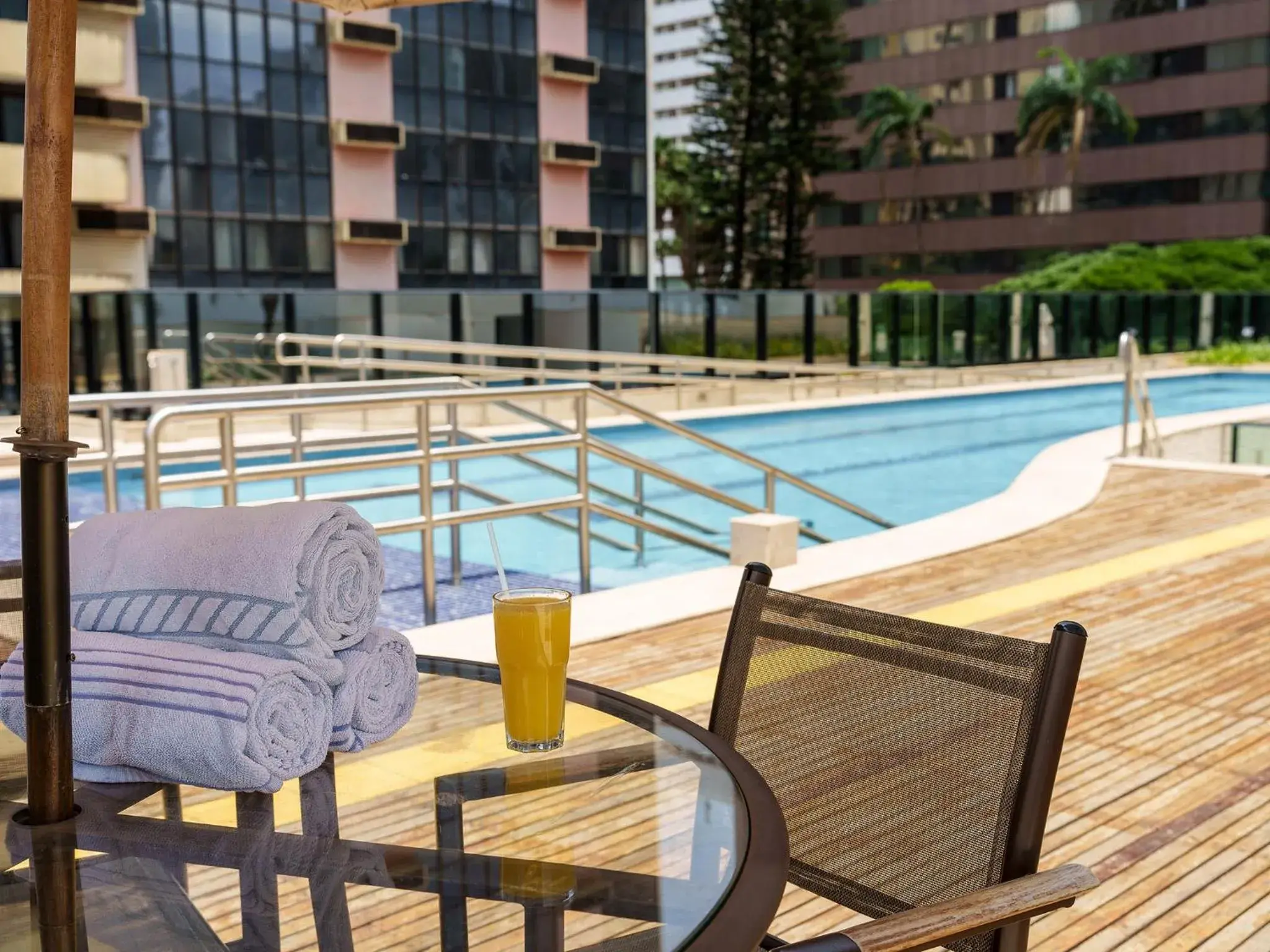 Swimming pool in Athos Bulcão Hplus Executive Swimming pool in Athos Bulcão Hplus Executive