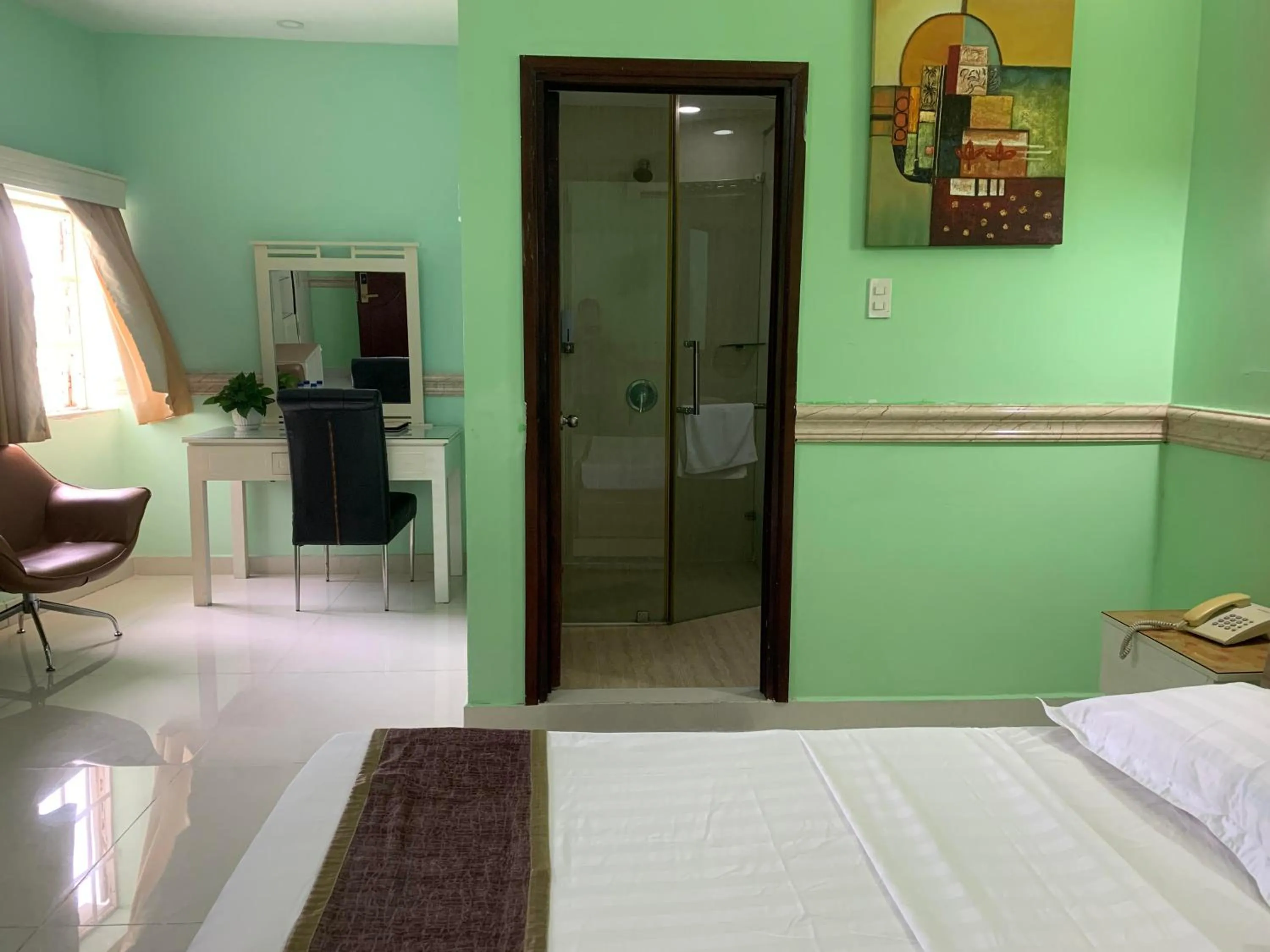 Photo of the whole room, Bed in Fortune 1127 - Central Hotel