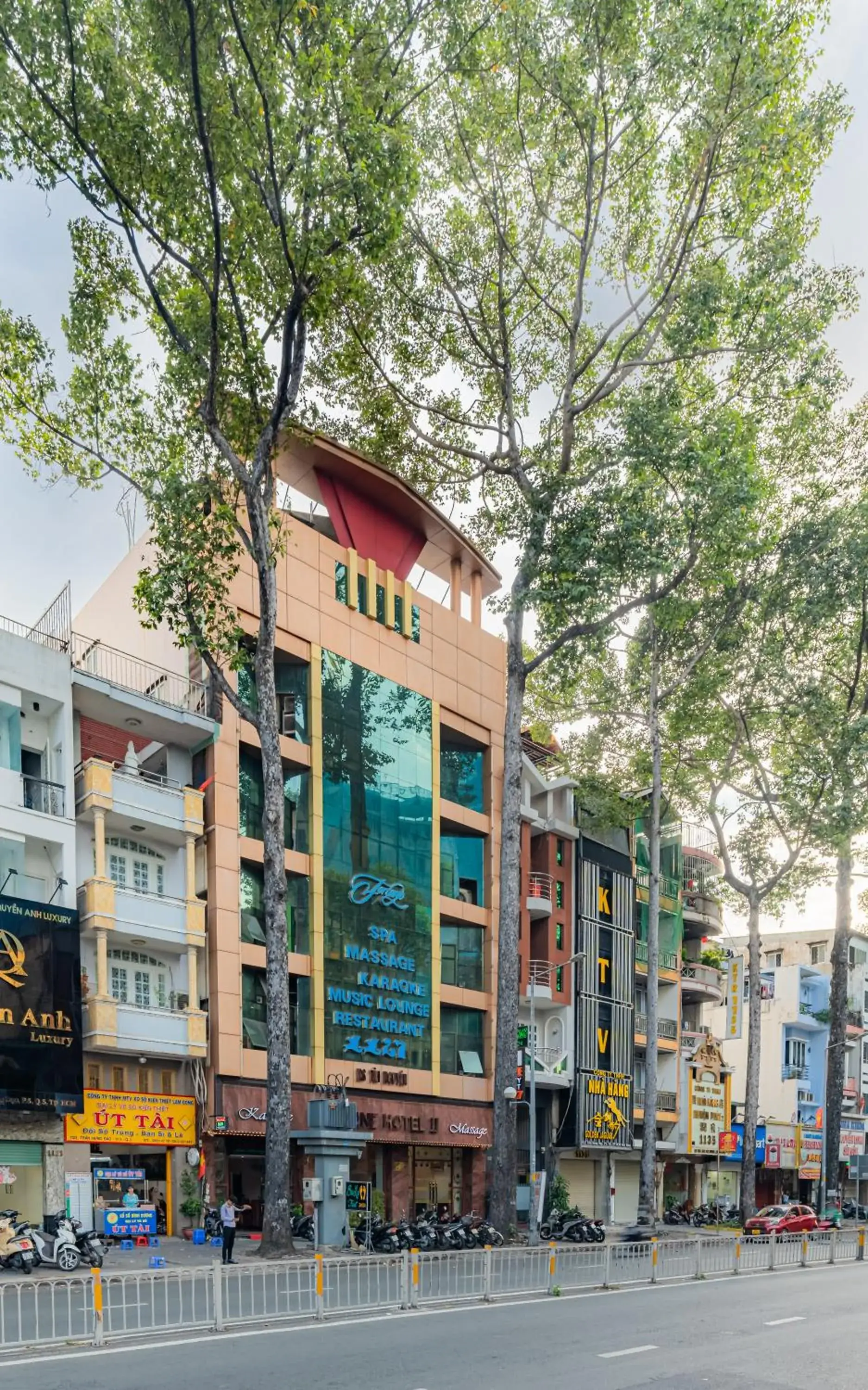 Property building in Fortune 1127 - Central Hotel Property building in Fortune 1127 - Central Hotel