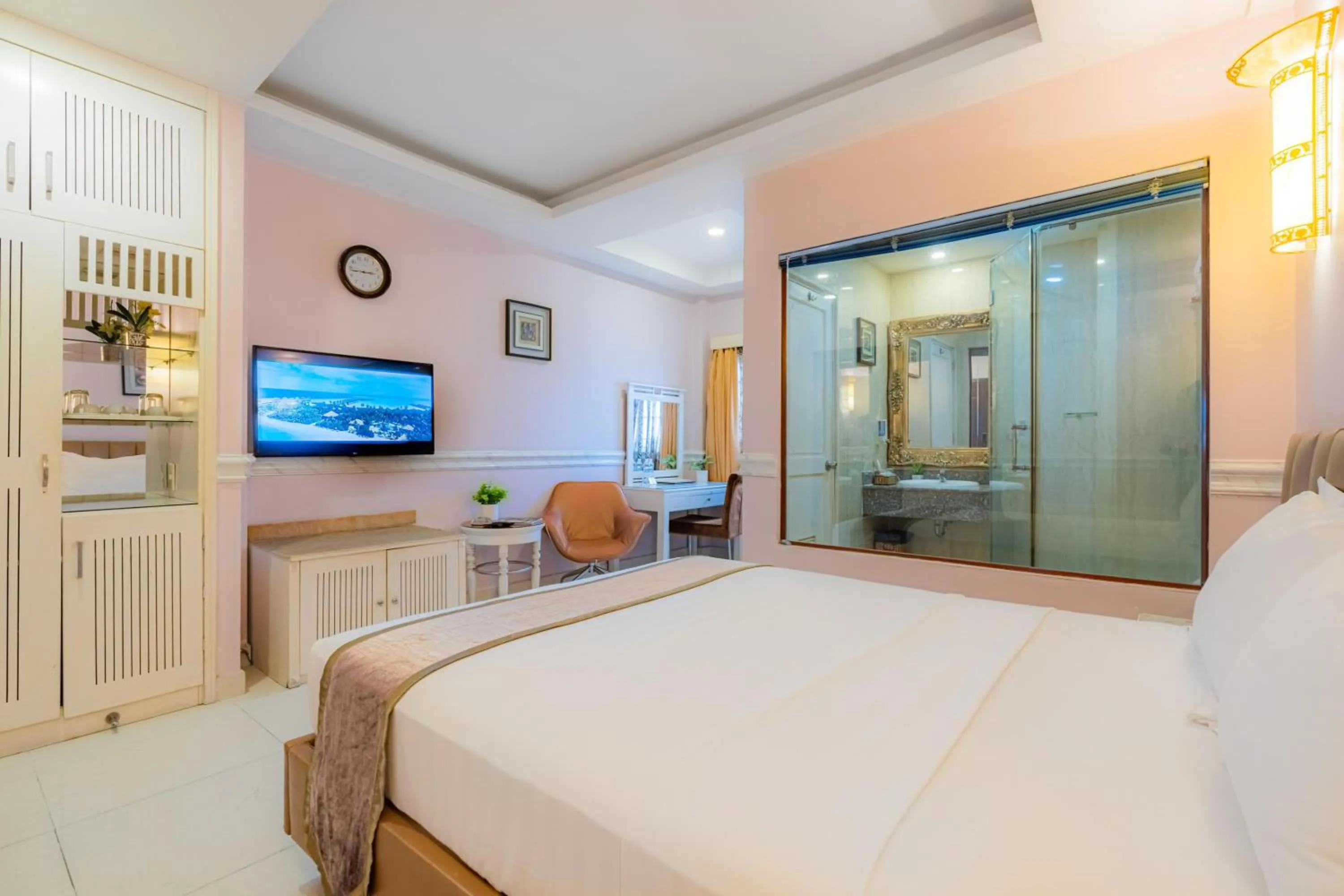 Bed in Fortune 1127 - Central Hotel