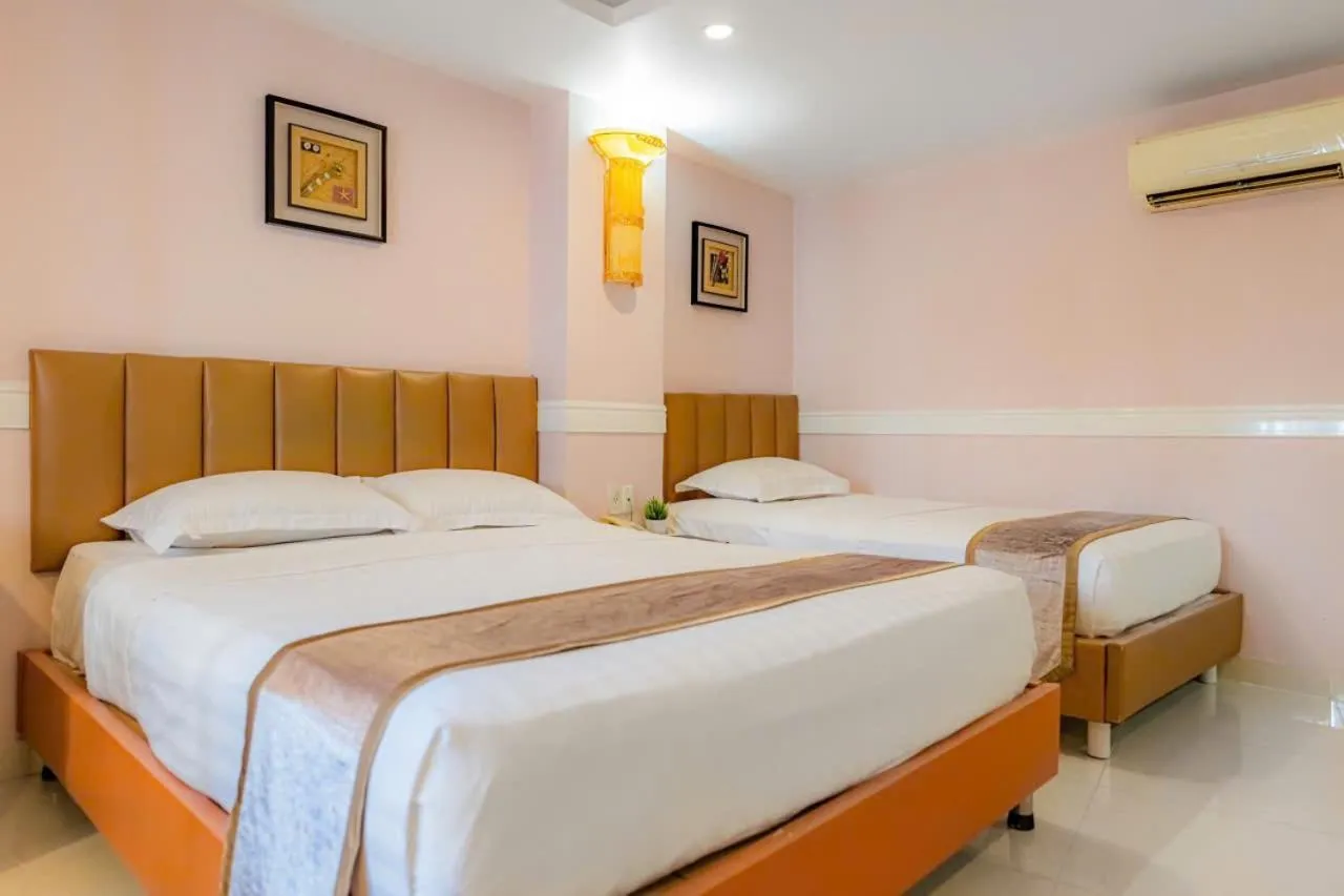 Bed in Fortune 1127 - Central Hotel