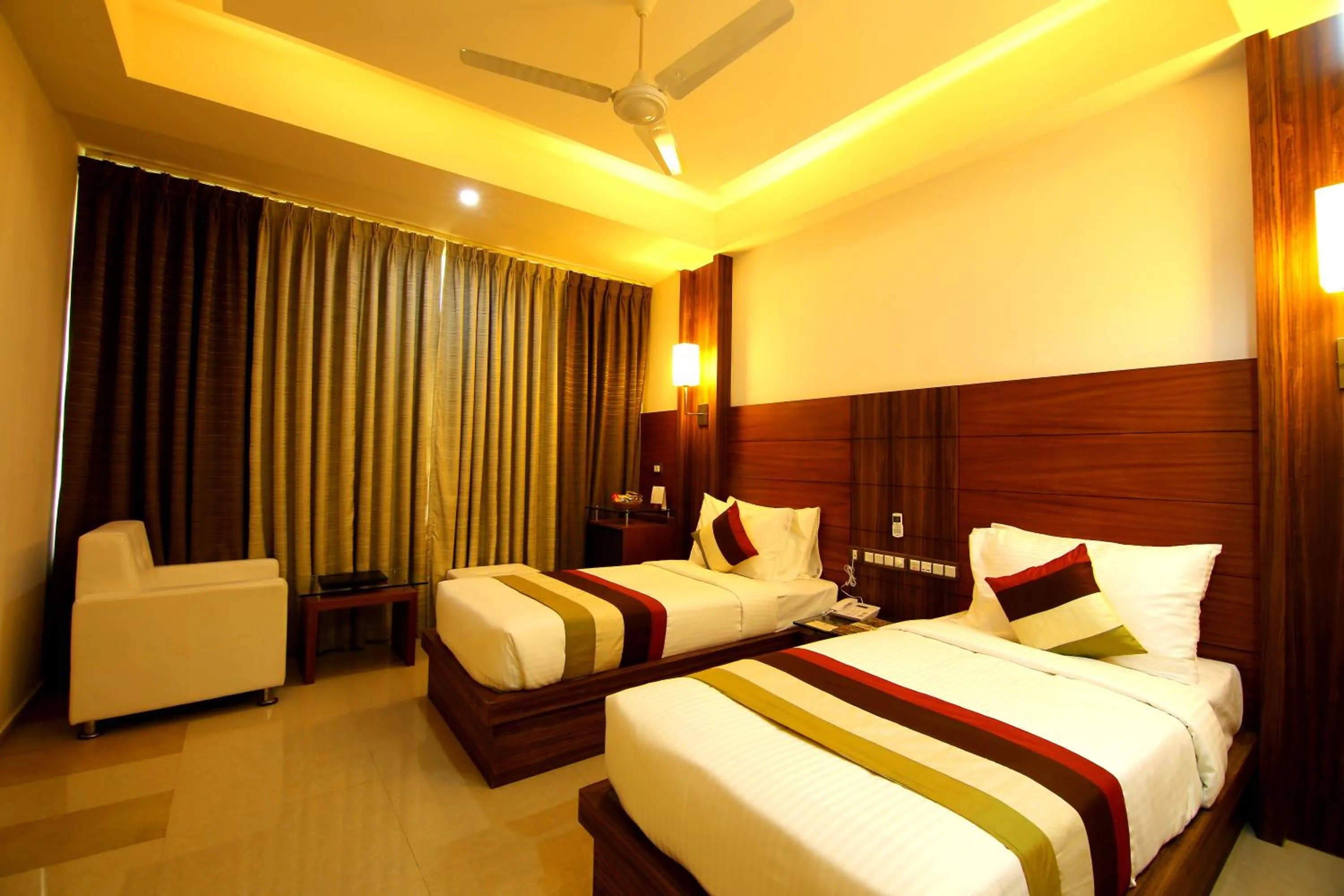 Photo of the whole room, Bed in Hotel Hillway Park