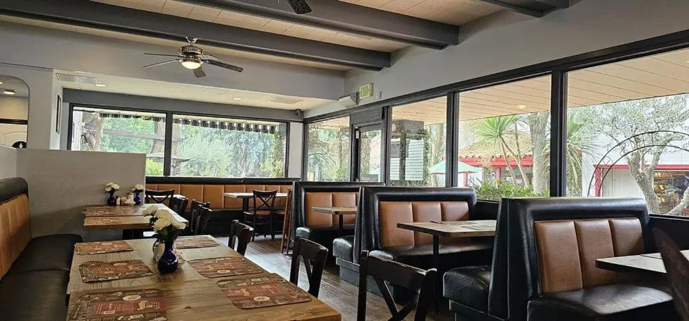 Restaurant/places to eat in Casa de Fruta Cabins, Inn & RV Park