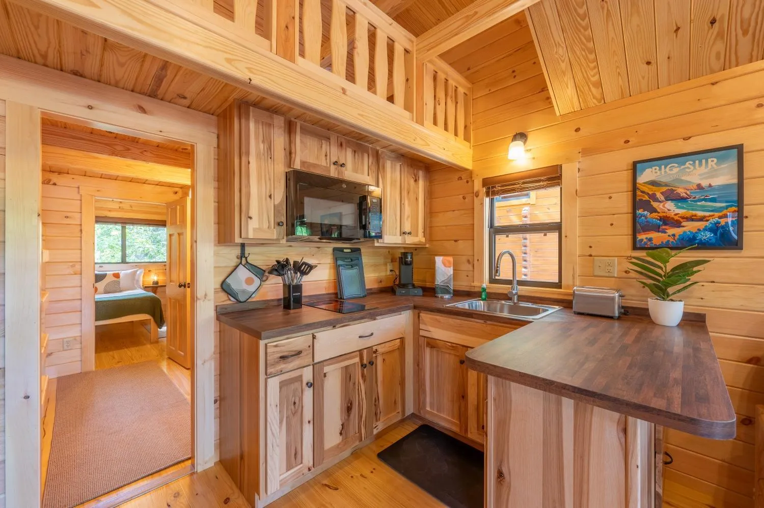 Kitchen or kitchenette in Casa de Fruta Cabins, Inn & RV Park