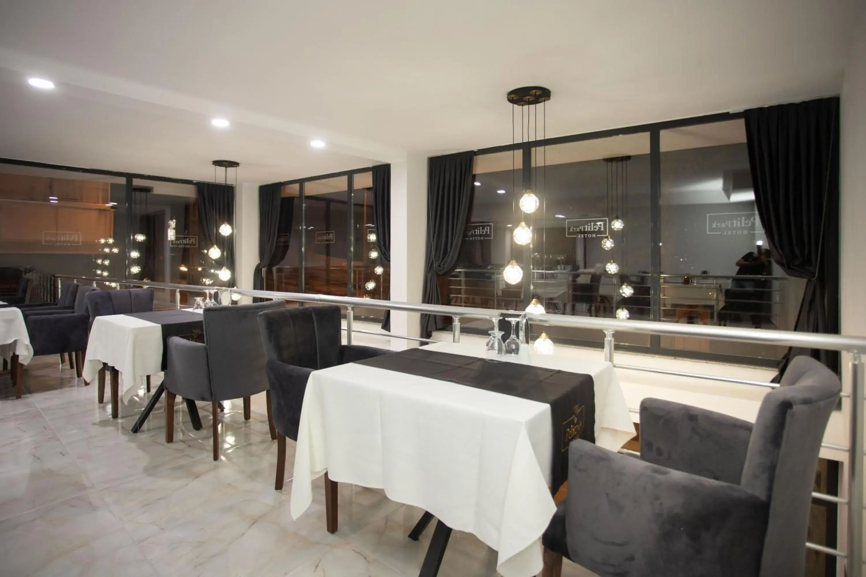 Restaurant/places to eat in Pelit Park Hotel Restaurant/places to eat in Pelit Park Hotel