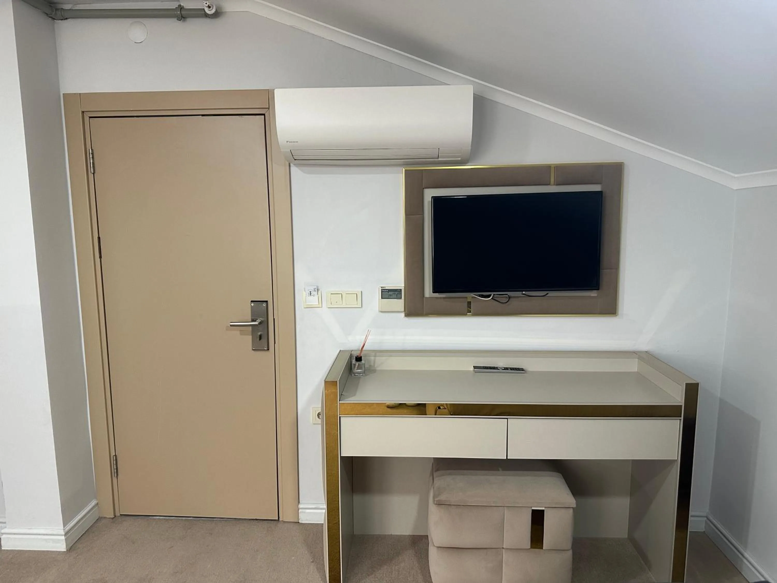 TV and multimedia in Pelit Park Hotel