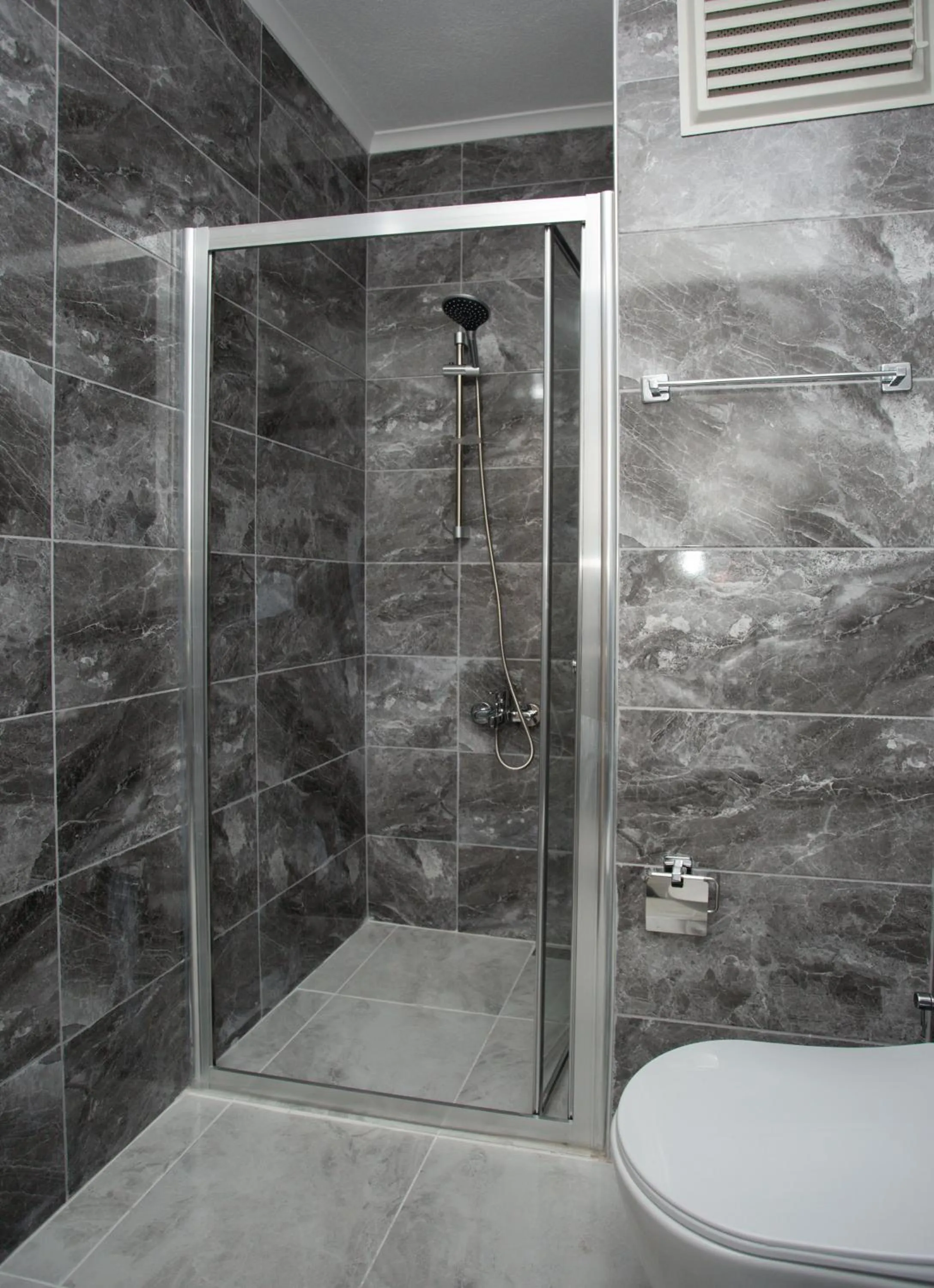 Shower in Pelit Park Hotel