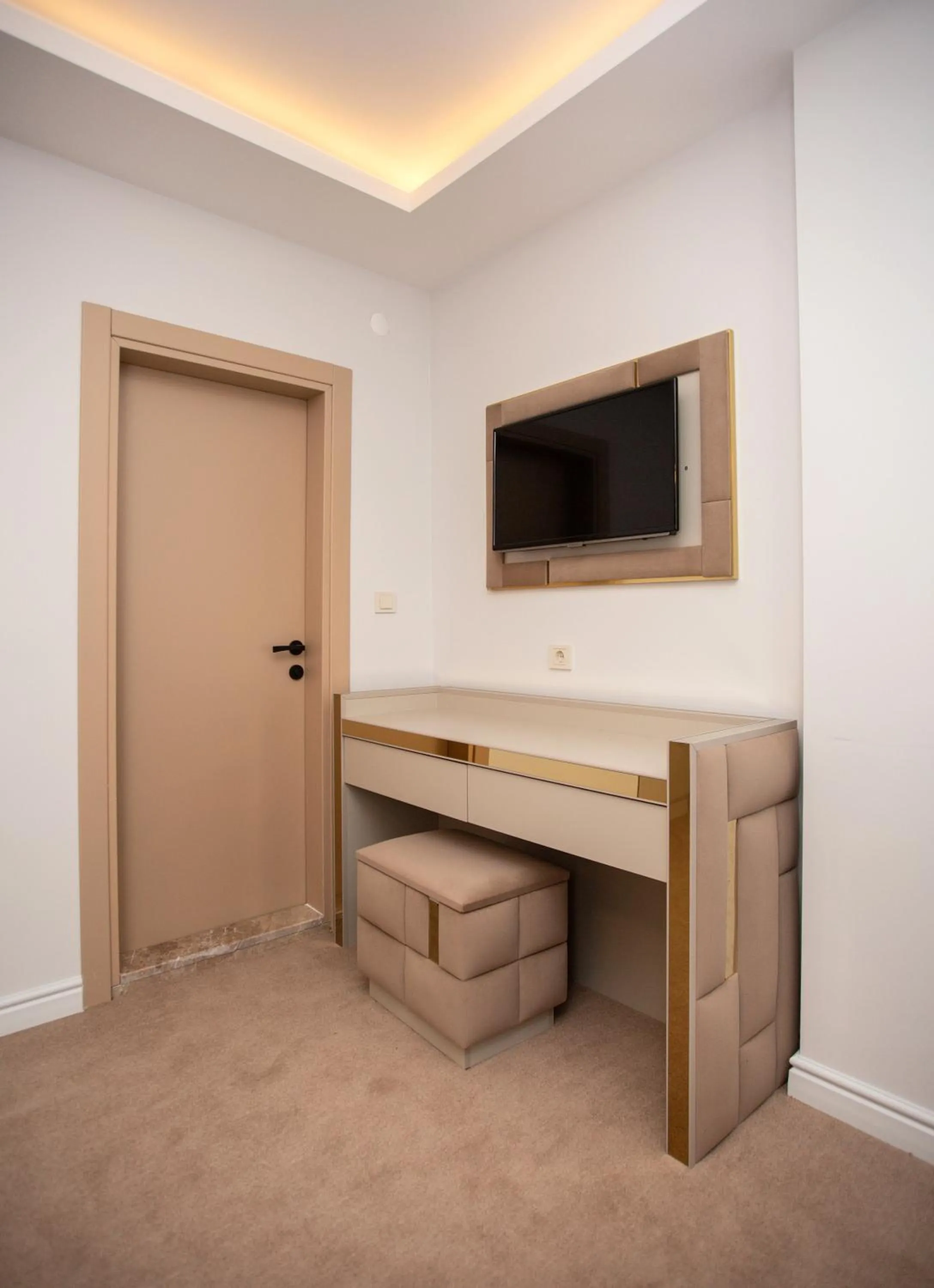 Communal lounge/ TV room in Pelit Park Hotel