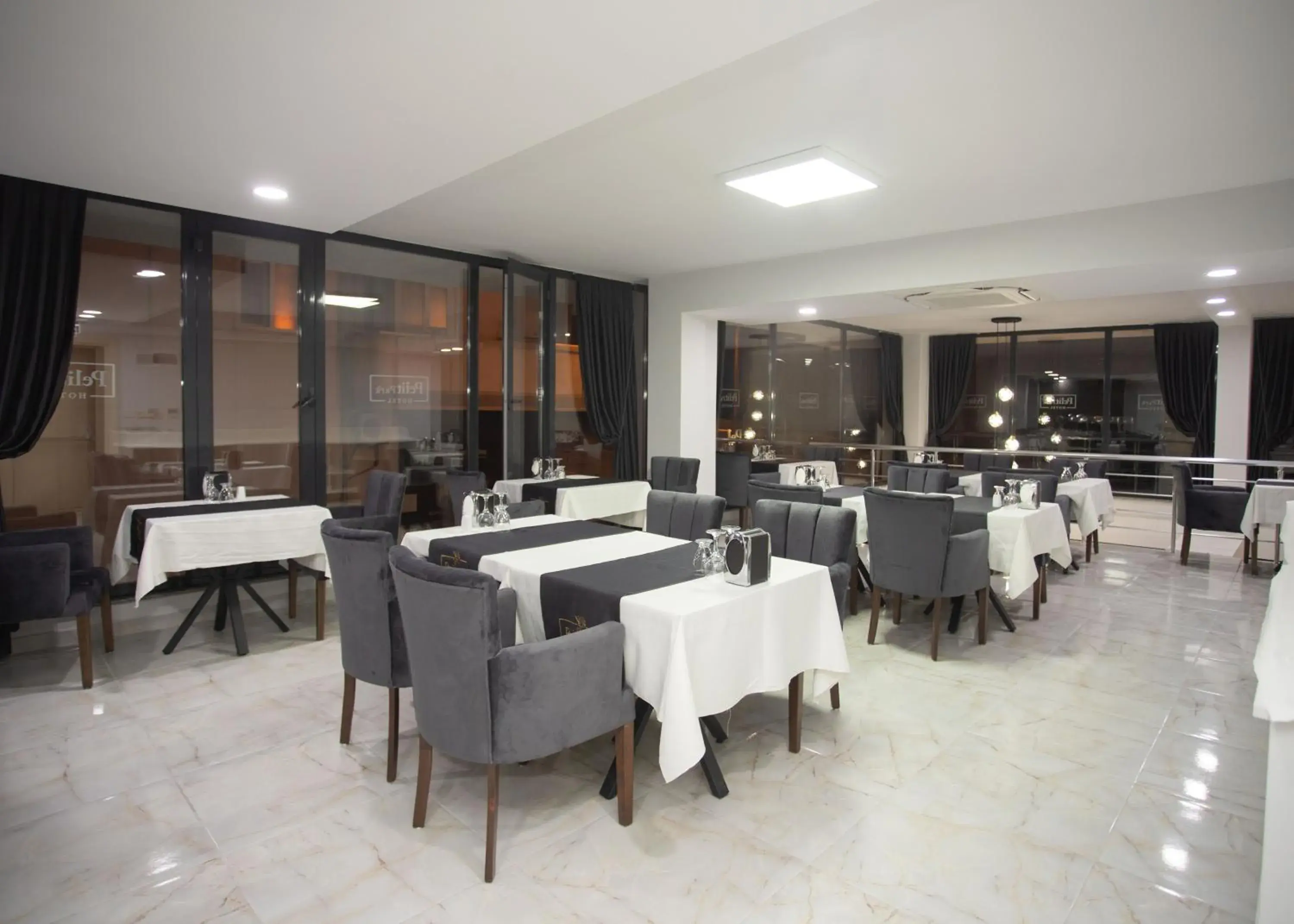 Restaurant/places to eat in Pelit Park Hotel Restaurant/places to eat in Pelit Park Hotel