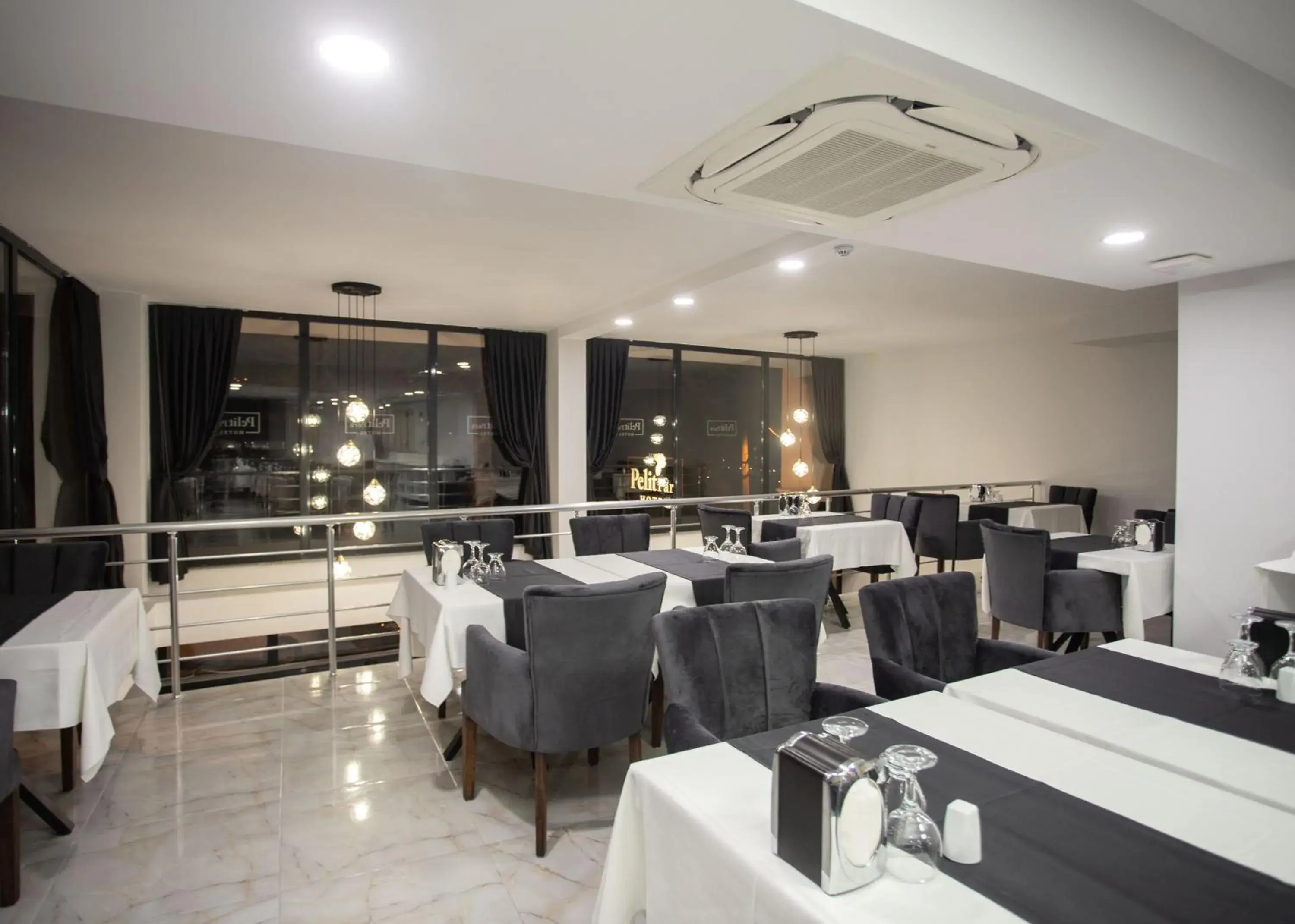 Restaurant/places to eat in Pelit Park Hotel Restaurant/places to eat in Pelit Park Hotel