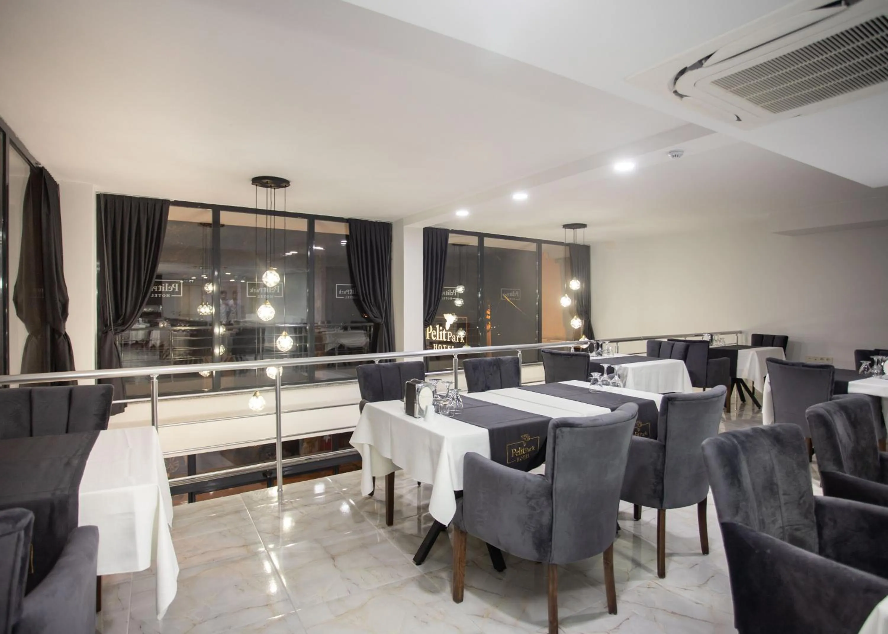 Restaurant/places to eat in Pelit Park Hotel