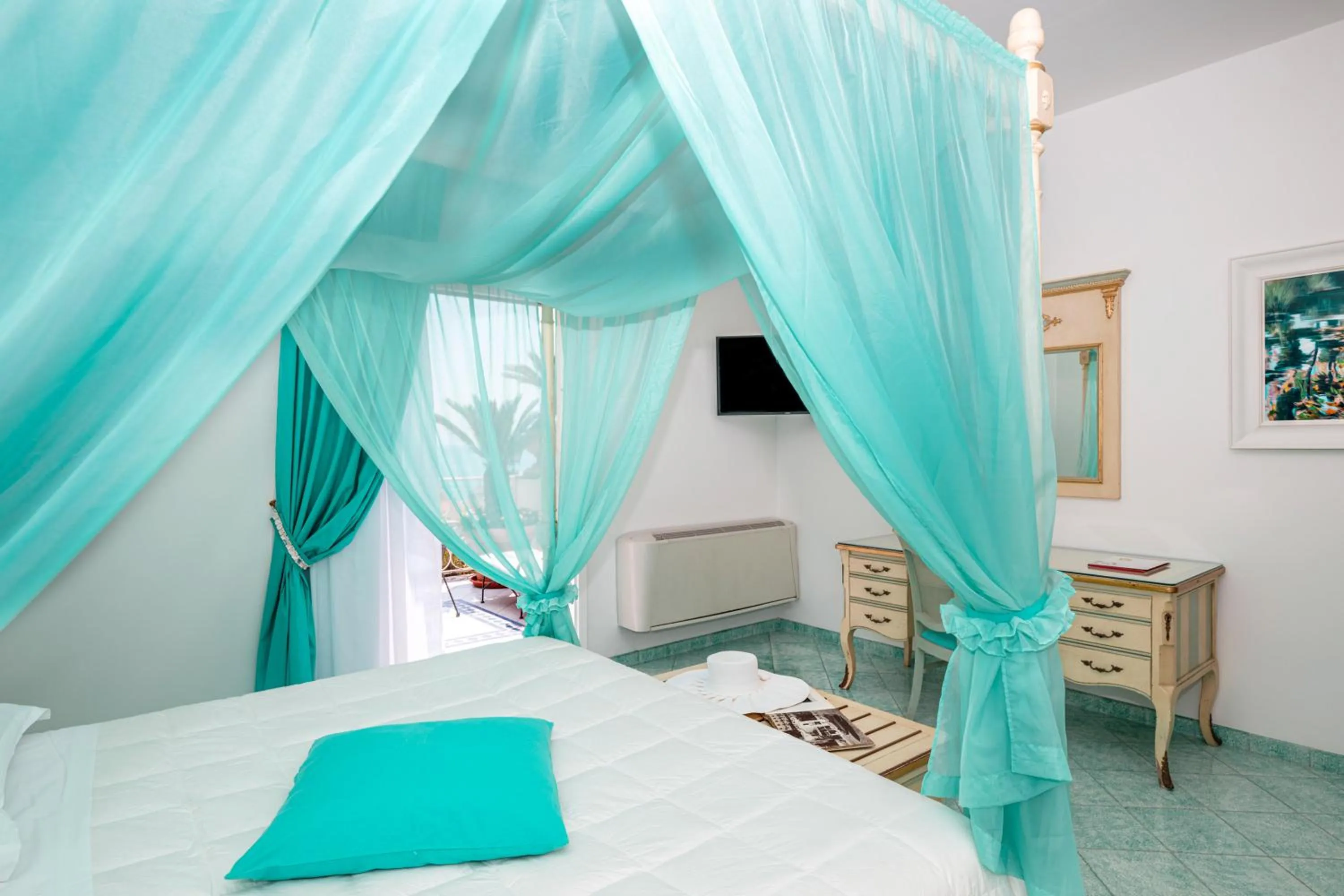 Bed in Hotel Royal Prisco