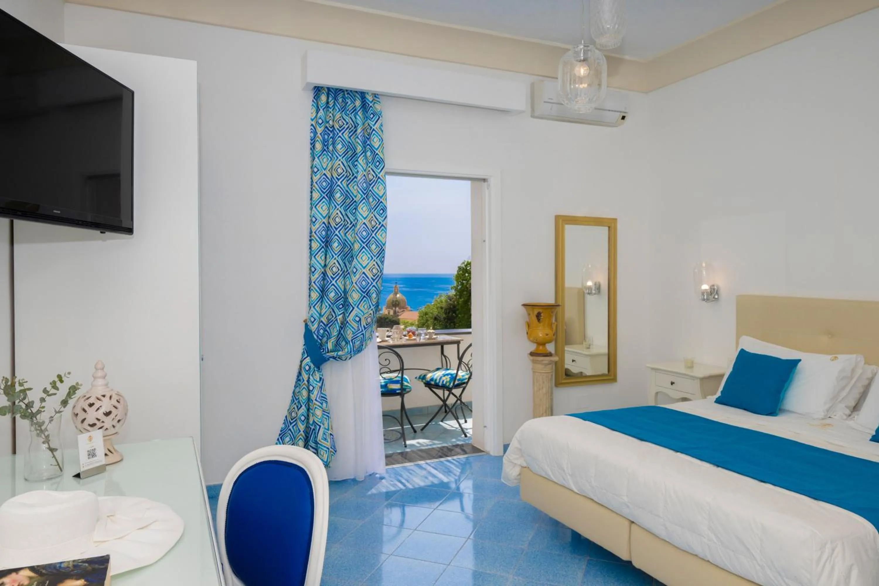 Photo of the whole room, Bed in Hotel Royal Prisco