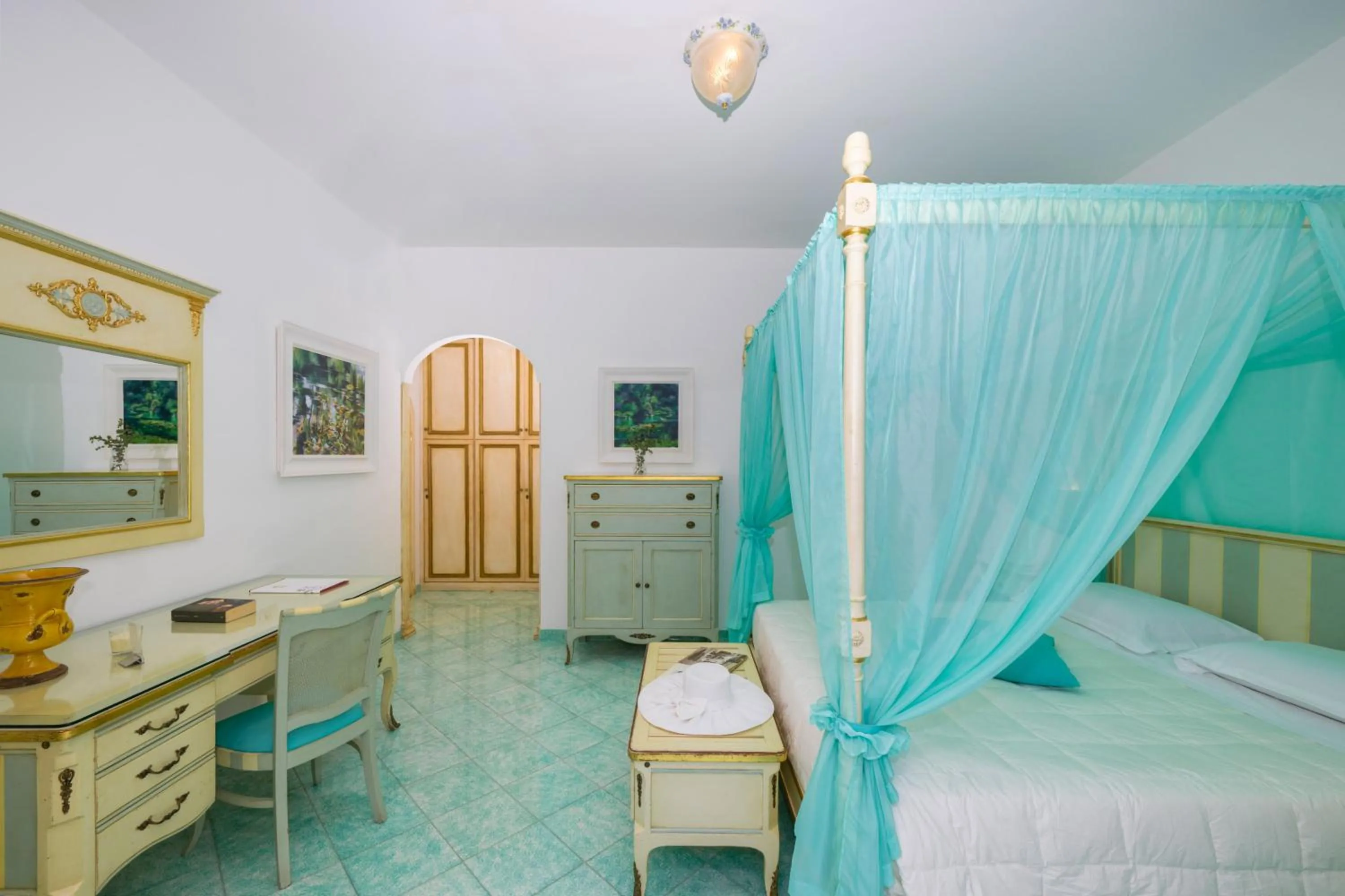 Bed in Hotel Royal Prisco