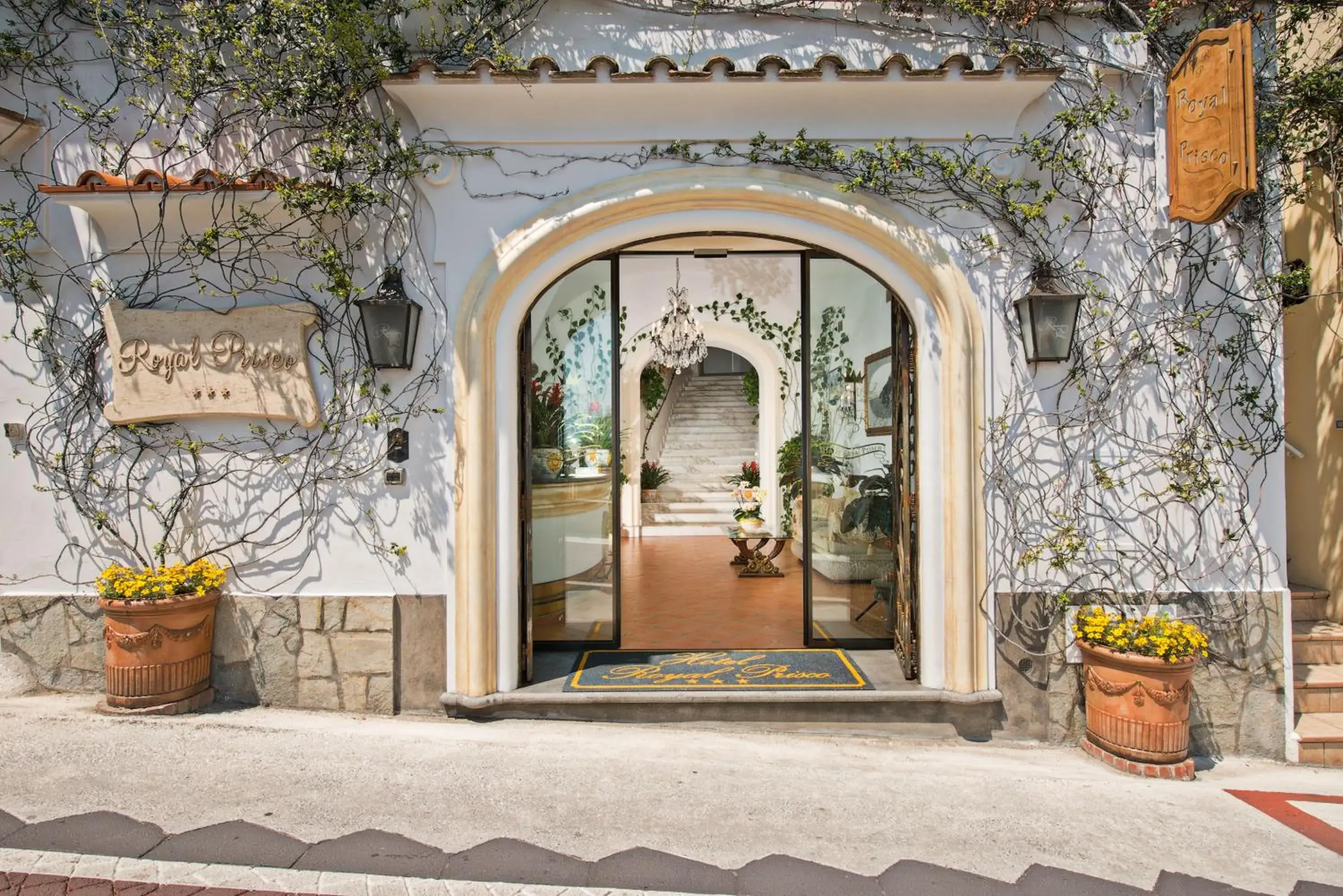 Facade/entrance in Hotel Royal Prisco Facade/entrance in Hotel Royal Prisco