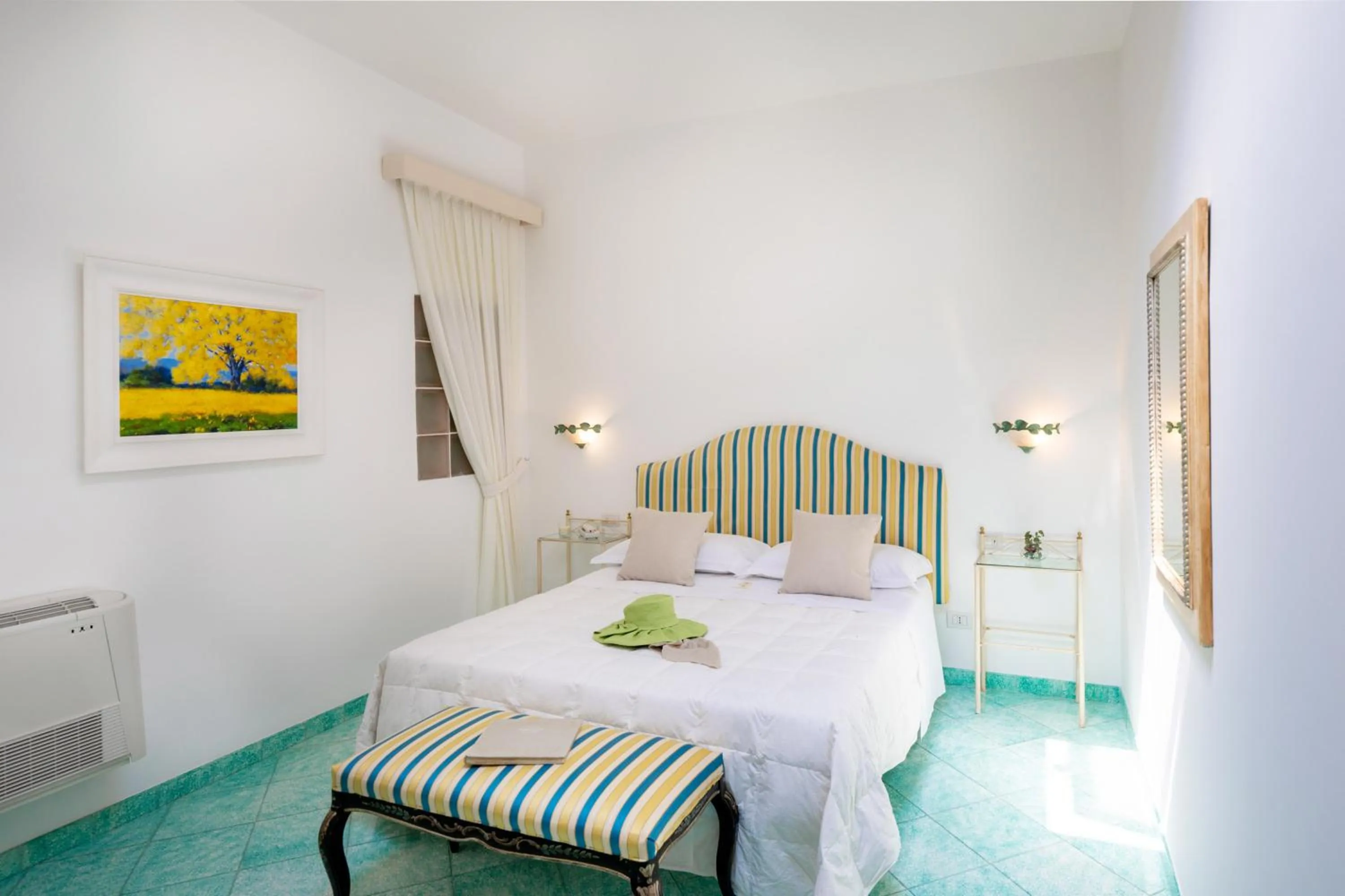 Bed in Hotel Royal Prisco