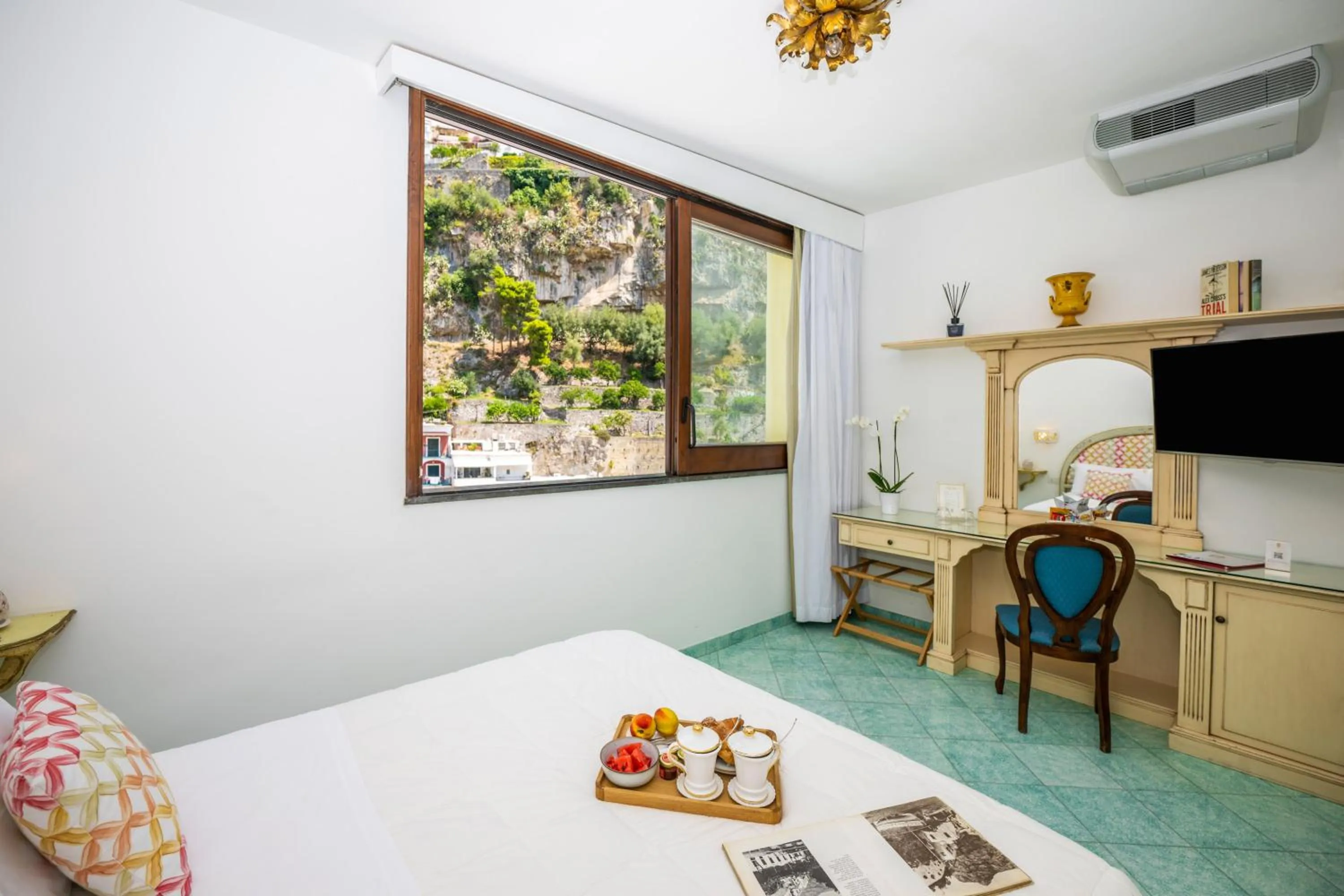 Photo of the whole room, Bed in Hotel Royal Prisco