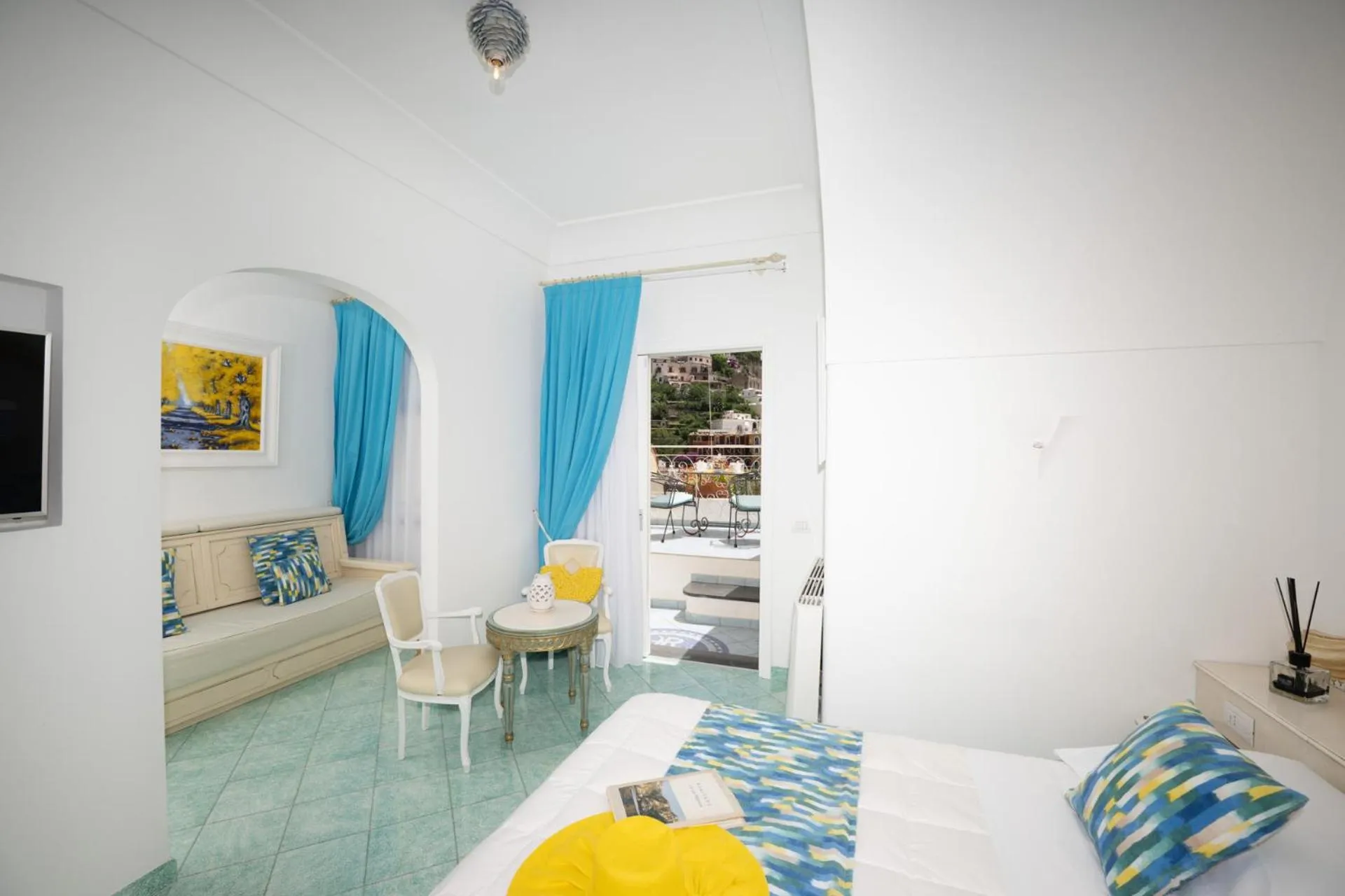 Photo of the whole room, Bed in Hotel Royal Prisco