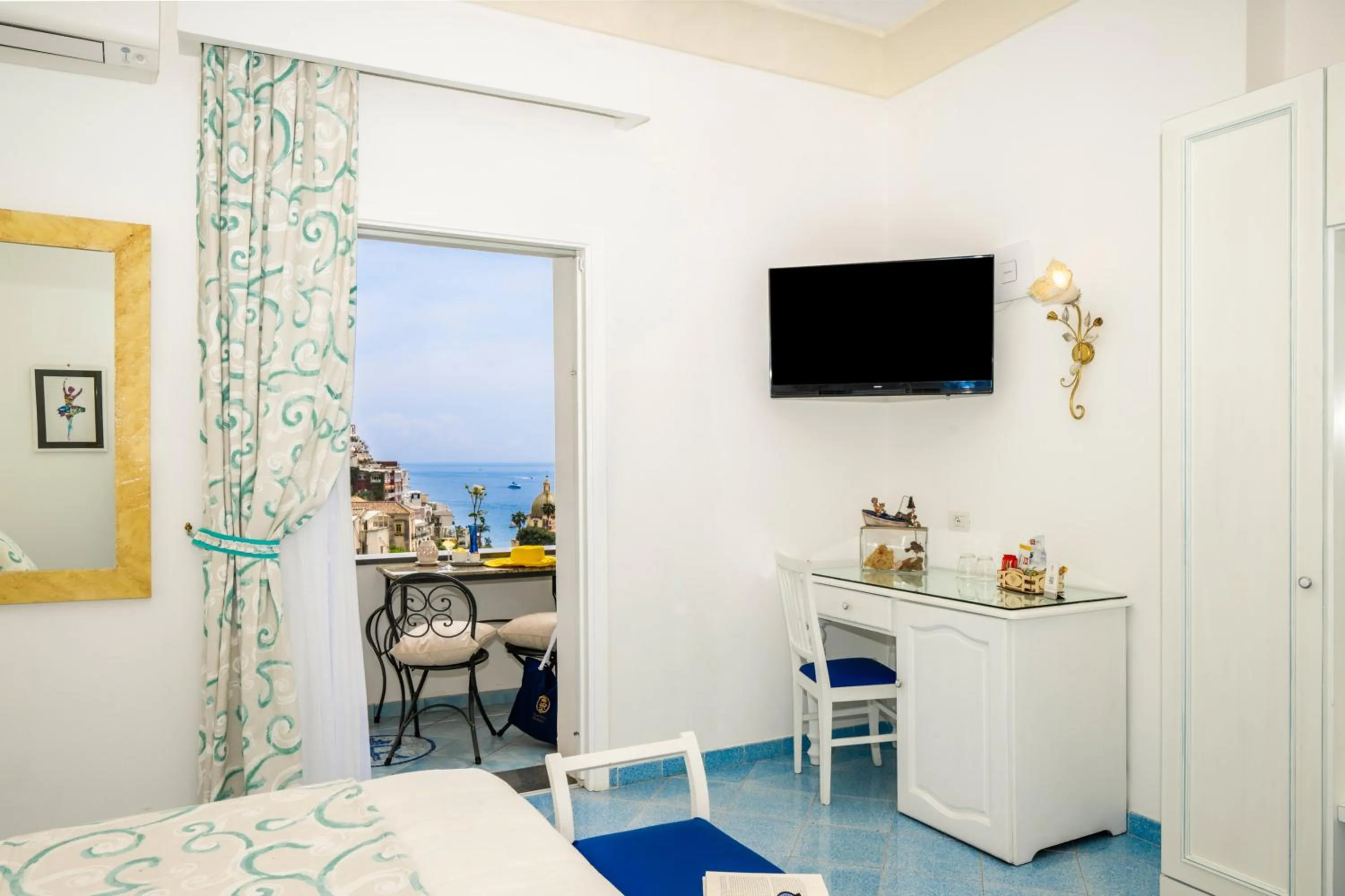 Communal lounge/ TV room in Hotel Royal Prisco