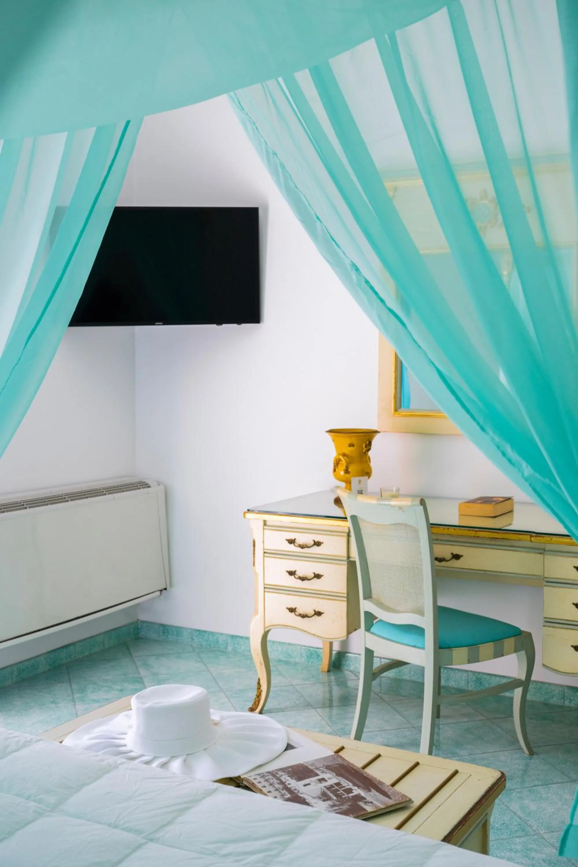 Communal lounge/ TV room in Hotel Royal Prisco