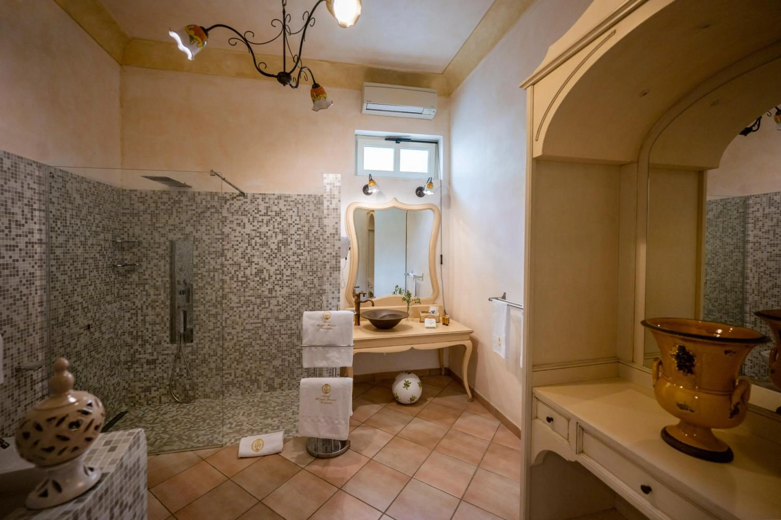 Bathroom in Hotel Royal Prisco