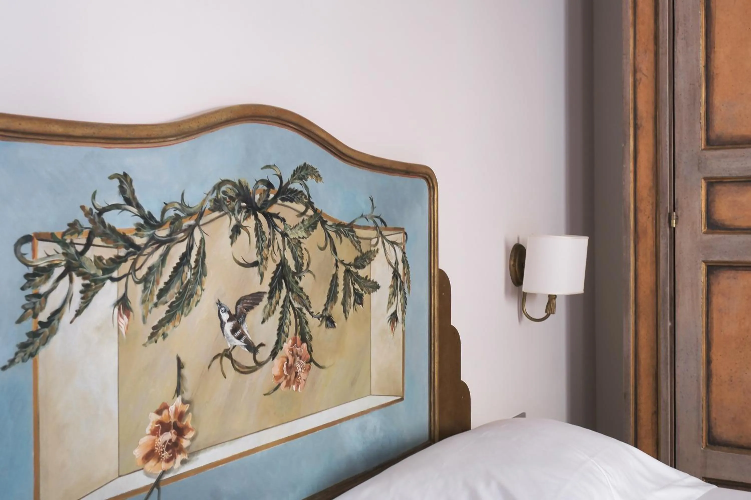 Bed in Taodomus Boutique Hotel