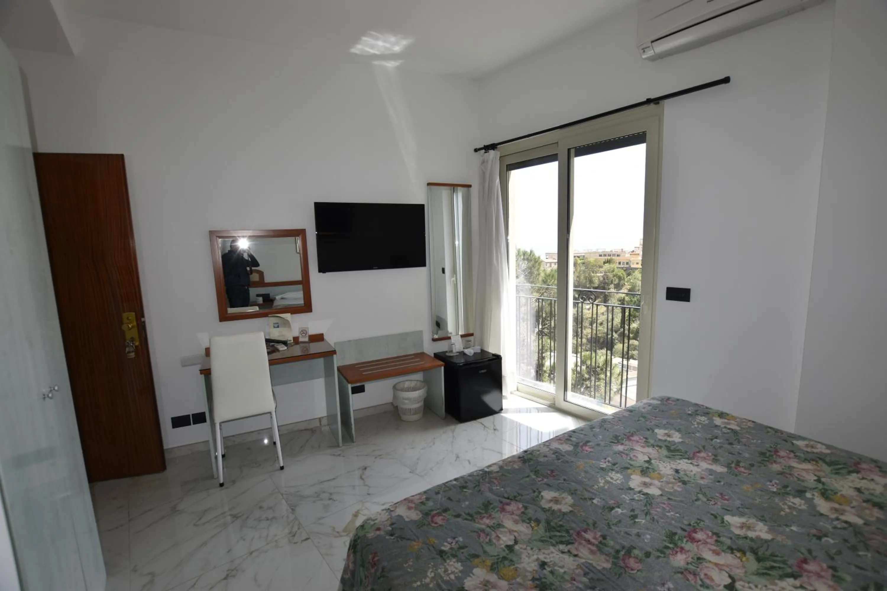 Bedroom, Bed in Hotel Condor